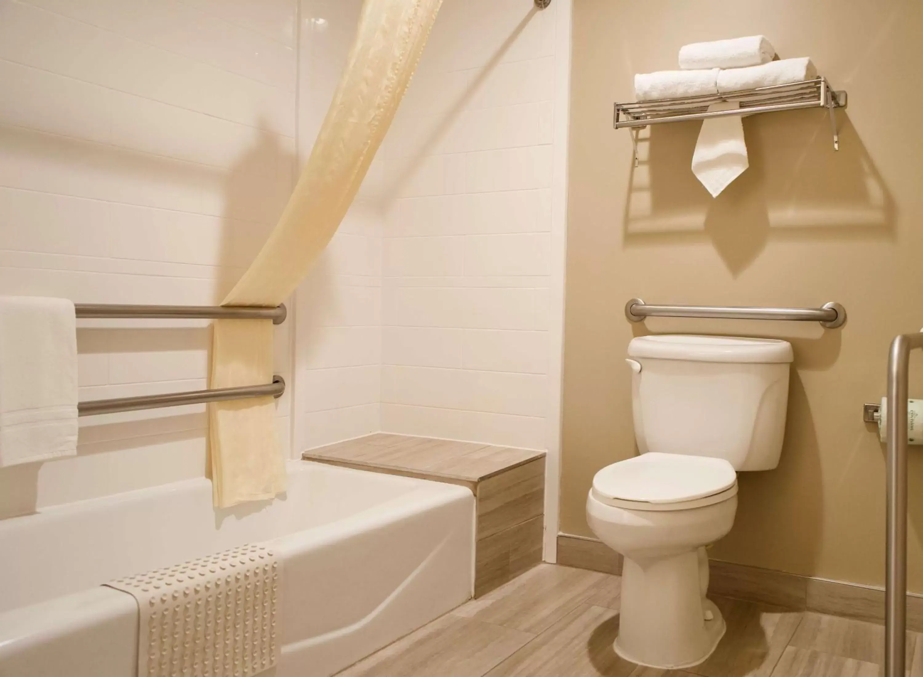 Bathroom in Best Western China Lake Inn