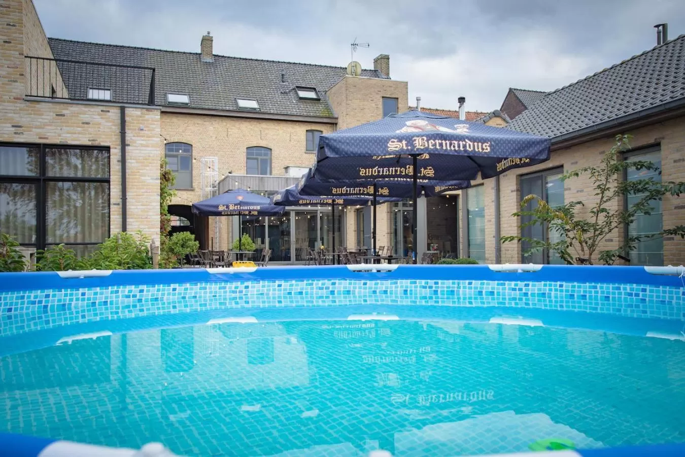 Property building, Swimming Pool in Oud Gemeentehuis