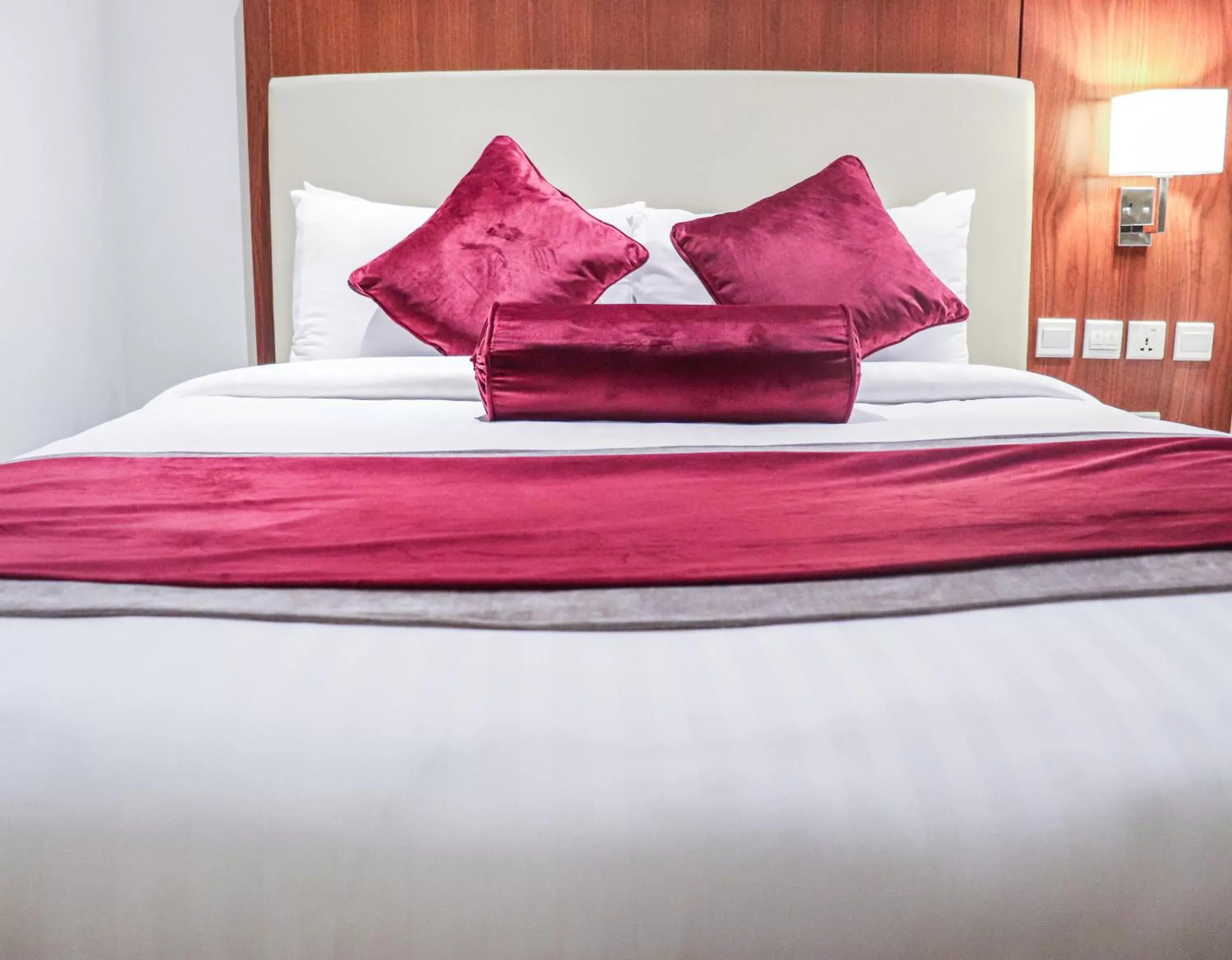 Bedroom, Bed in Avari Xpress Multan Bedroom, Bed in Avari Xpress Multan