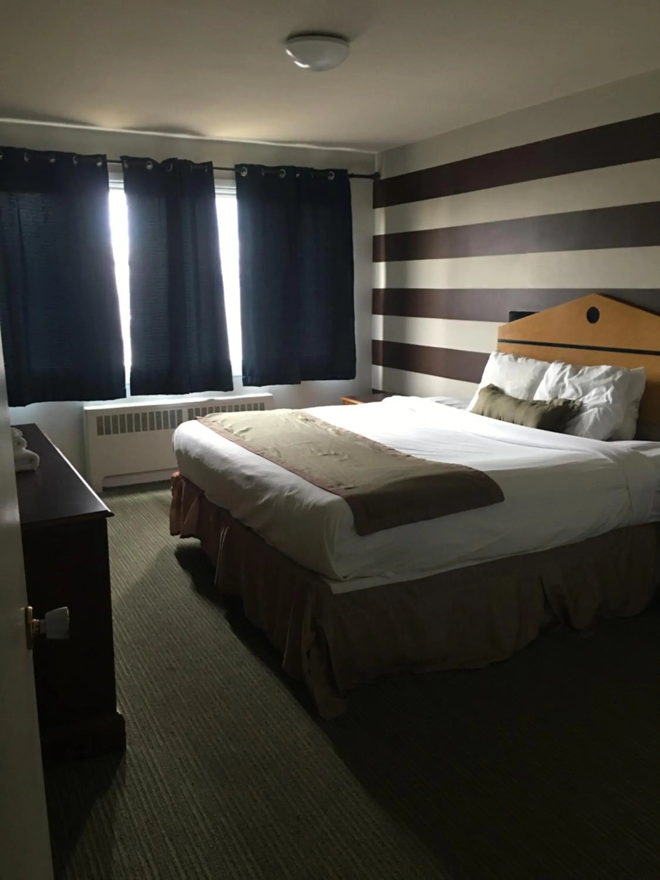 Bed in Beausejour Hotel Apartments/Hotel Dorval