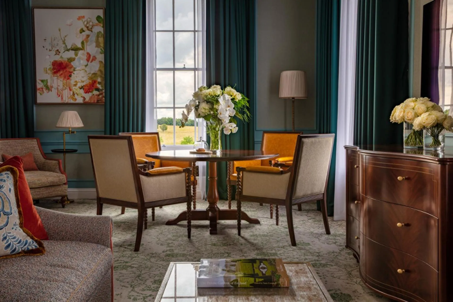 Living room in Four Seasons Hotel Hampshire