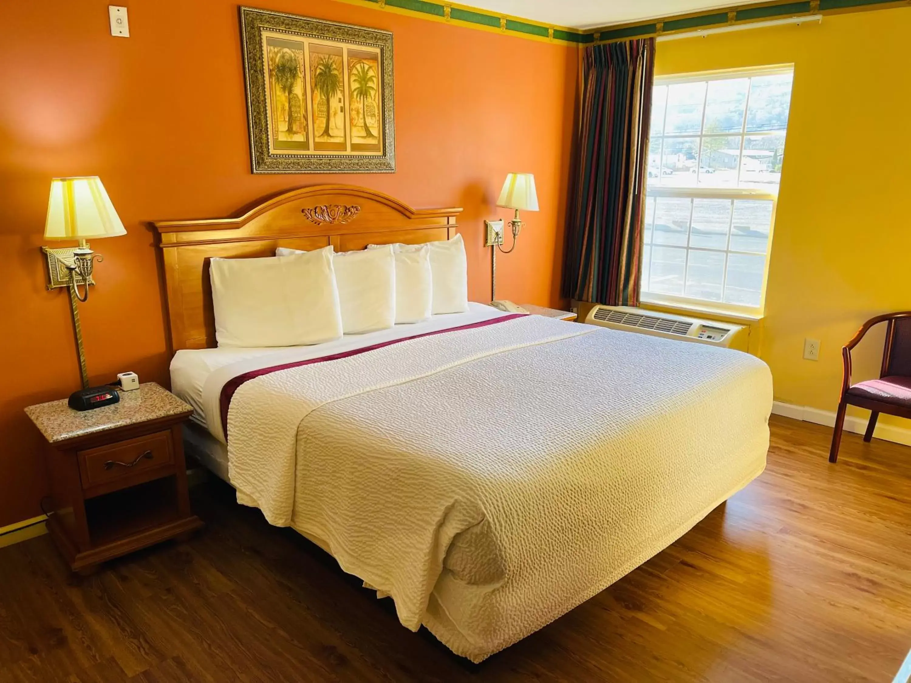 Bed in Mountain inn & suites - Dunlap TN