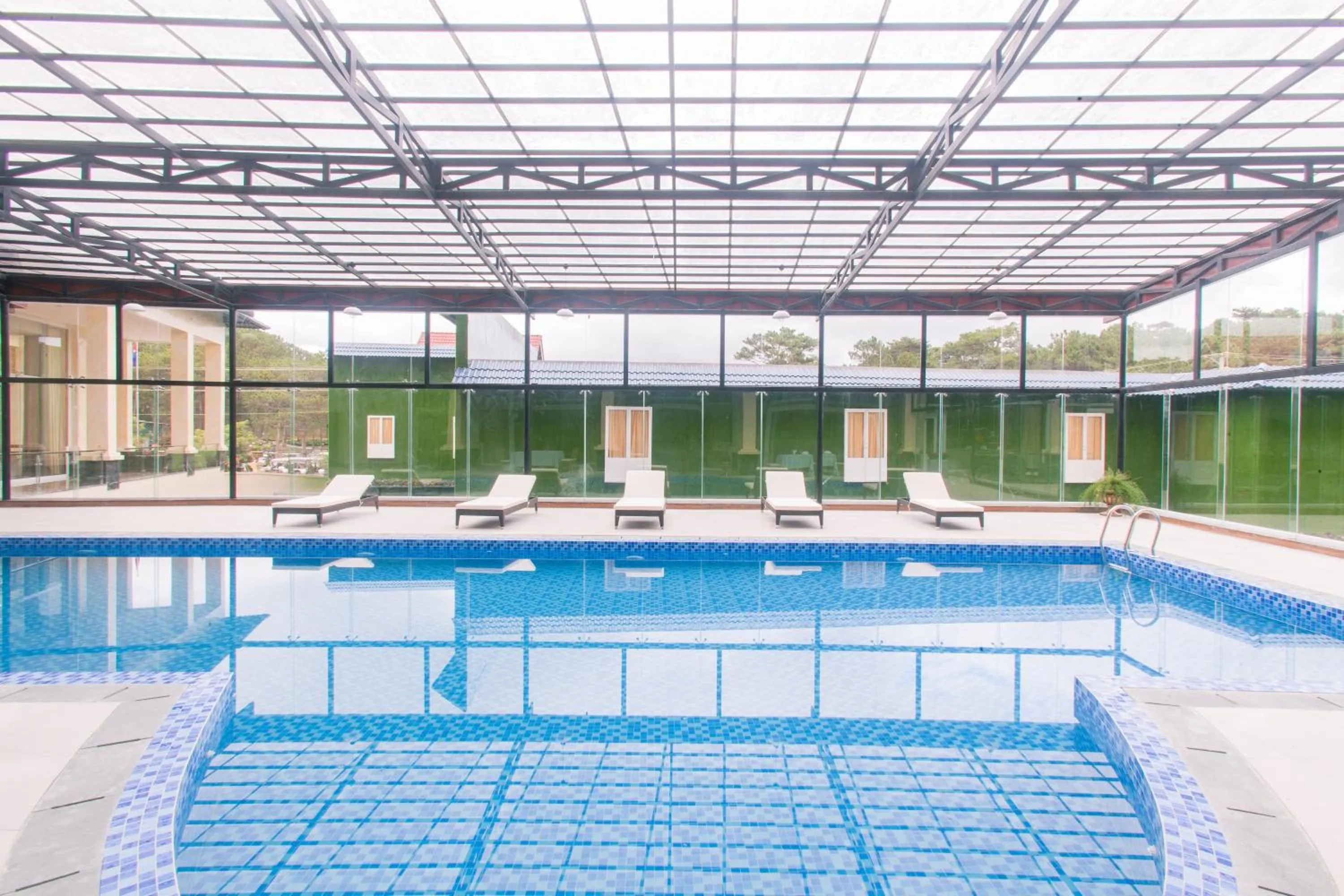 Swimming pool in Ladalat Hotel