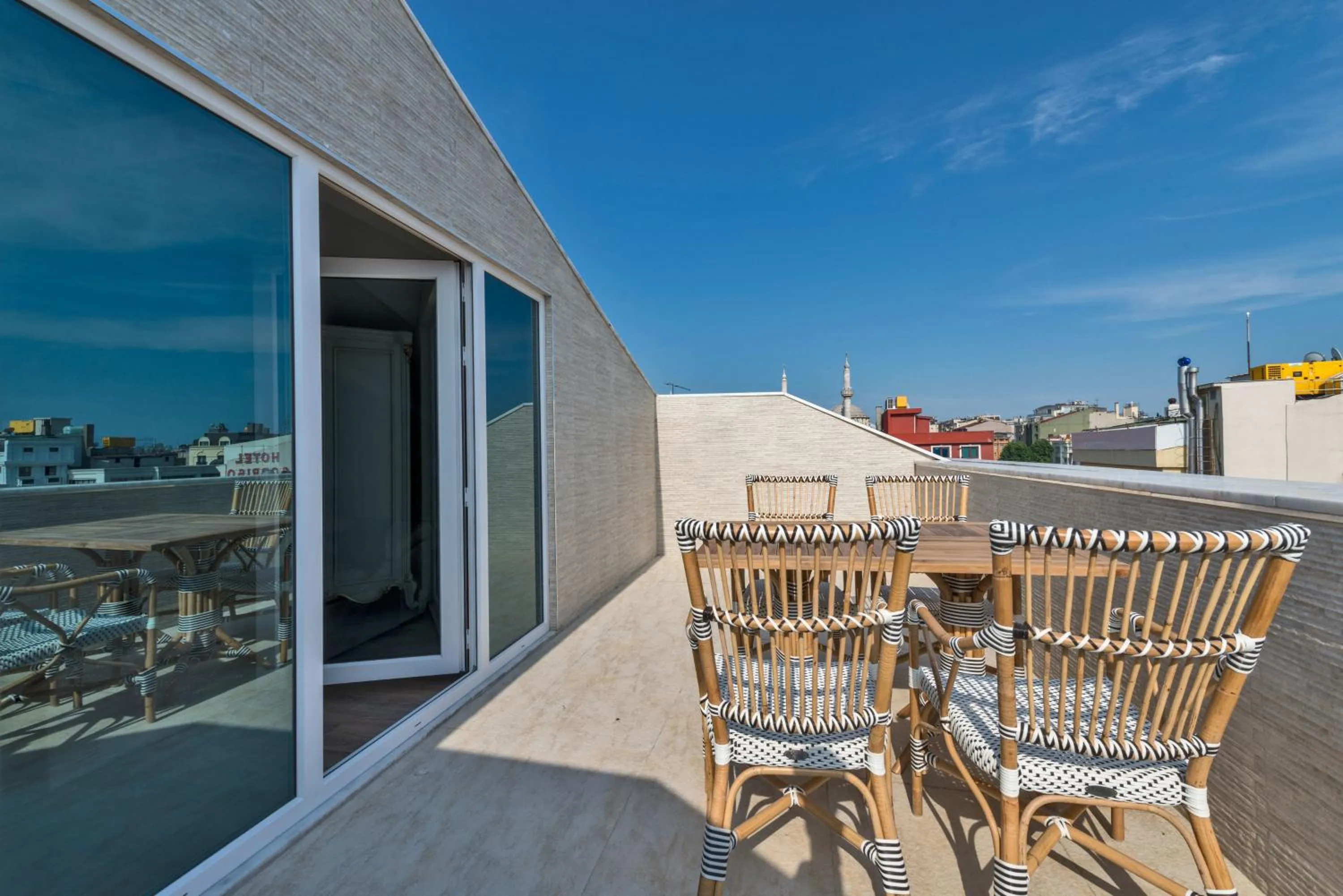 Balcony/Terrace in Glorious Hotel