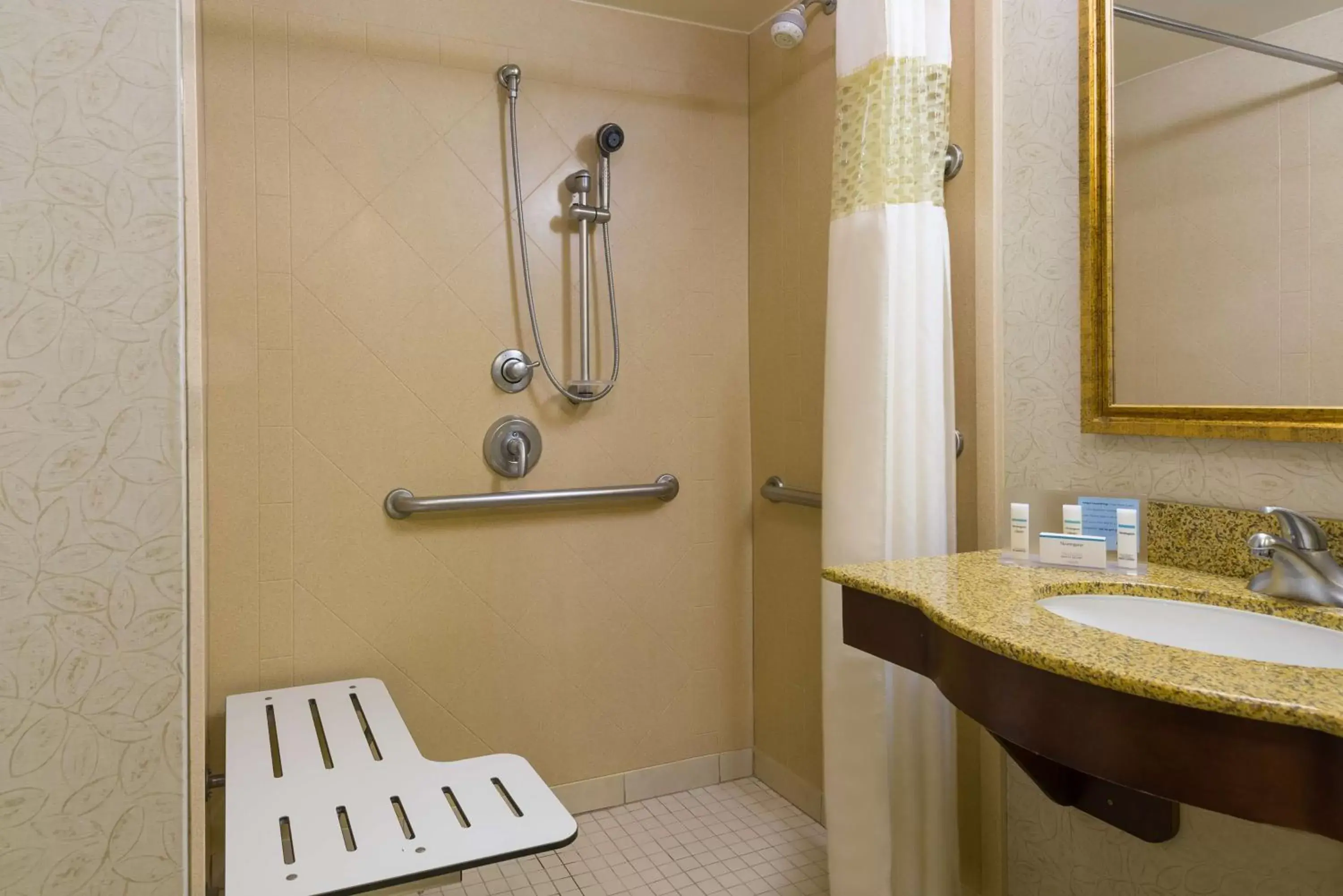 Bathroom in Hampton Inn and Suites Peoria at Grand Prairie