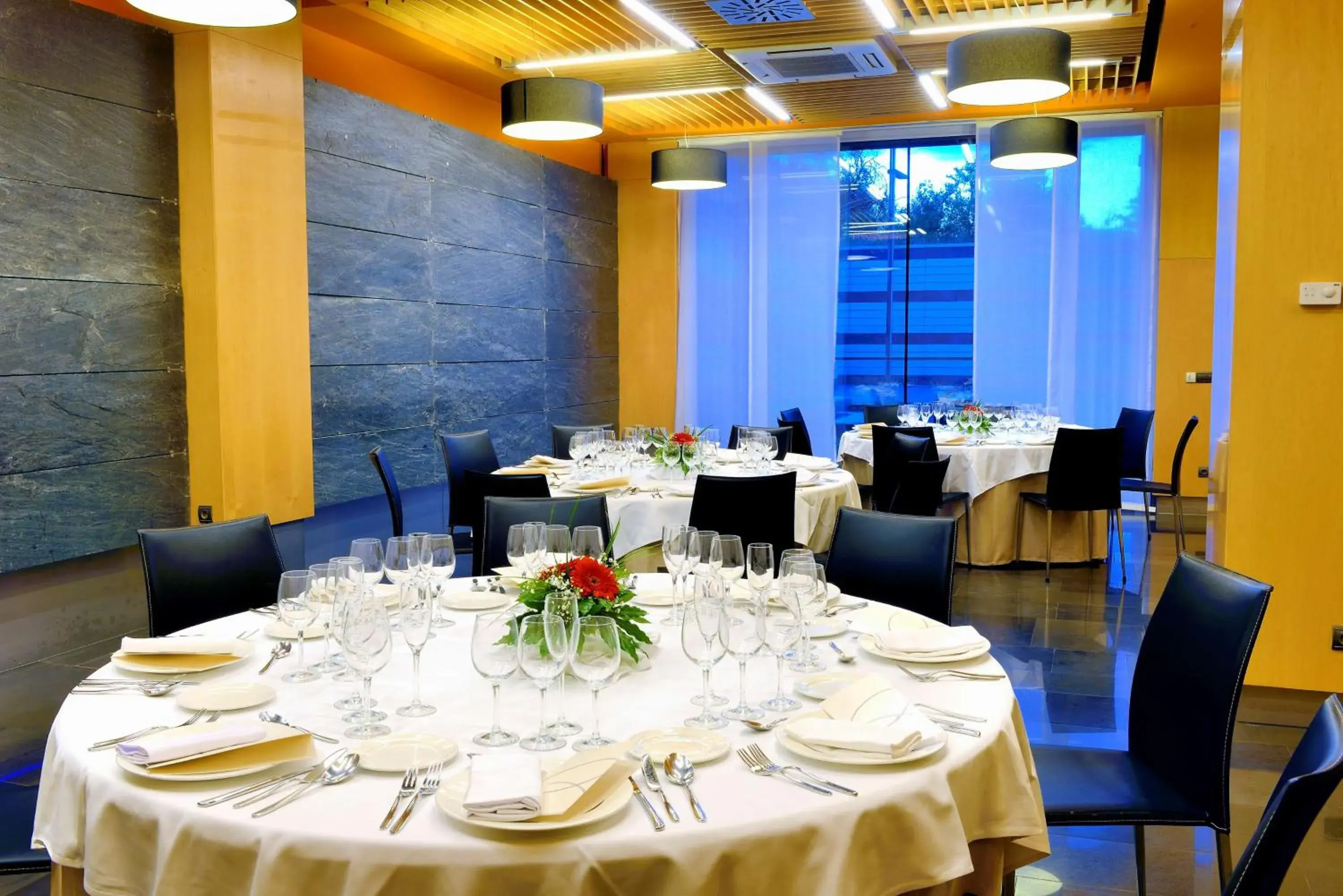 Meeting/conference room, Restaurant/Places to Eat in NH Madrid Las Tablas