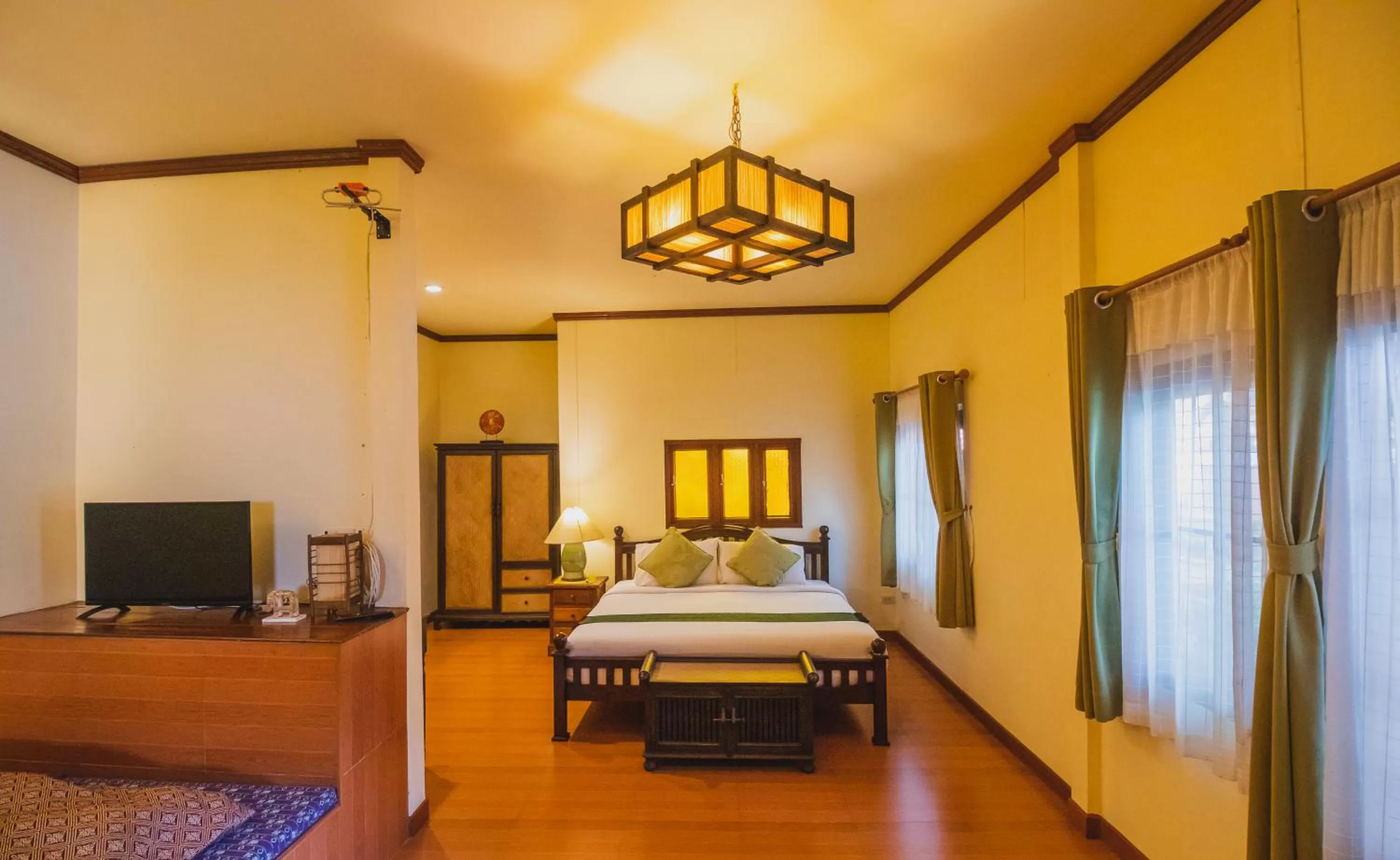 Photo of the whole room, Bed in Joy's House & Tour