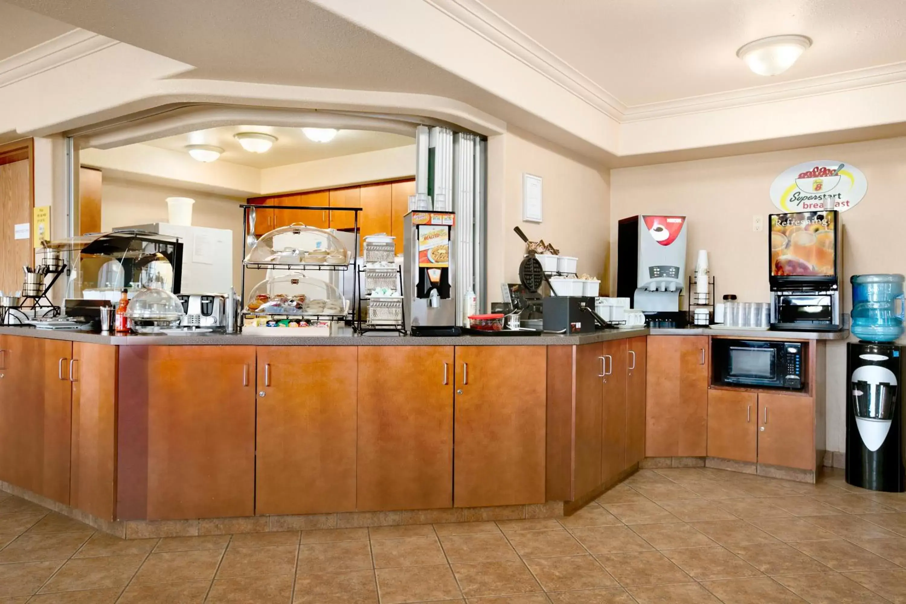 Kitchen or kitchenette, Restaurant/Places to Eat in Super 8 by Wyndham High Level AB
