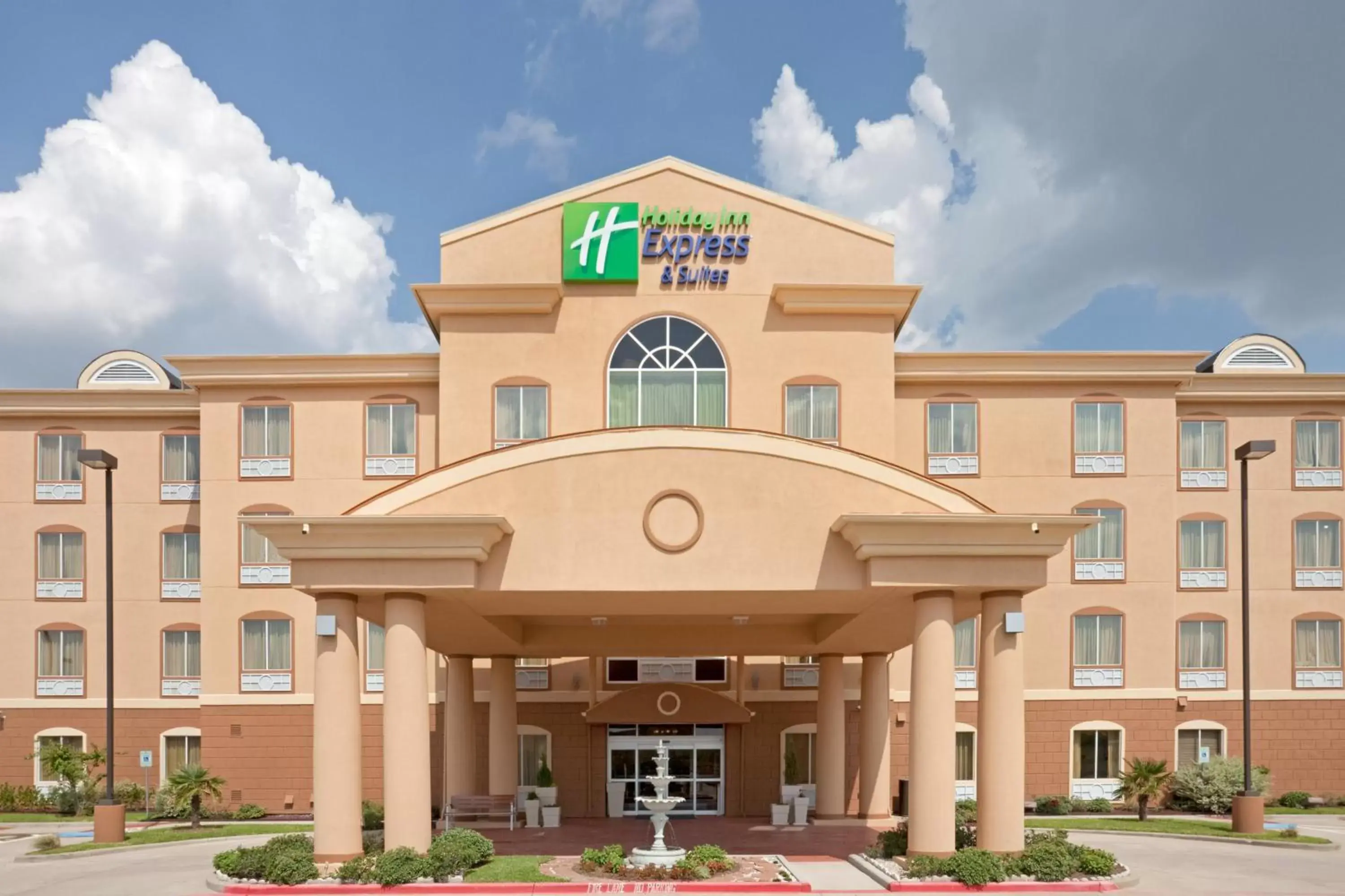 Property Building in Holiday Inn Express Hotel & Suites Terrell, an IHG Hotel