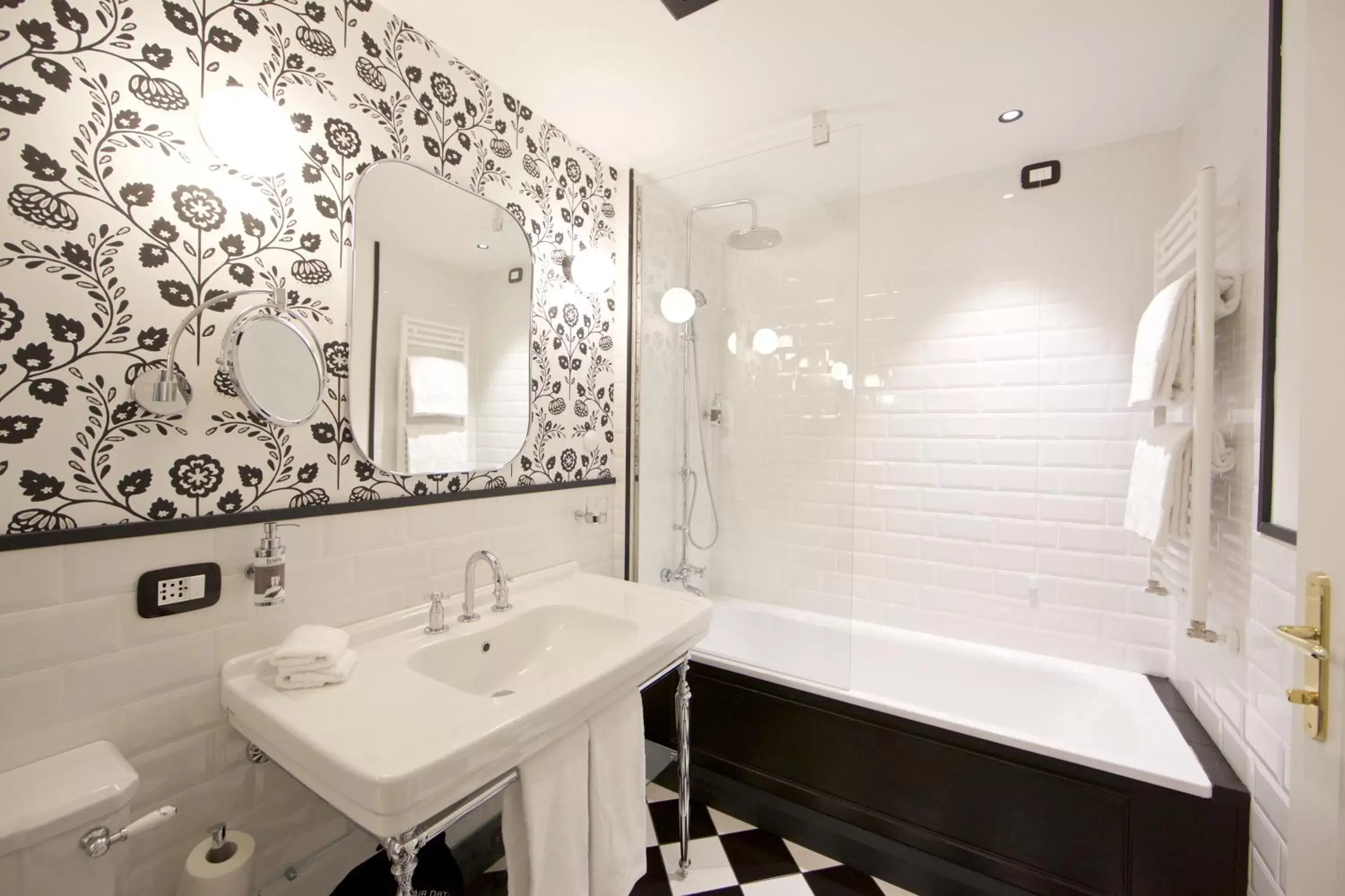 Bathroom in Duca D'Aosta Hotel