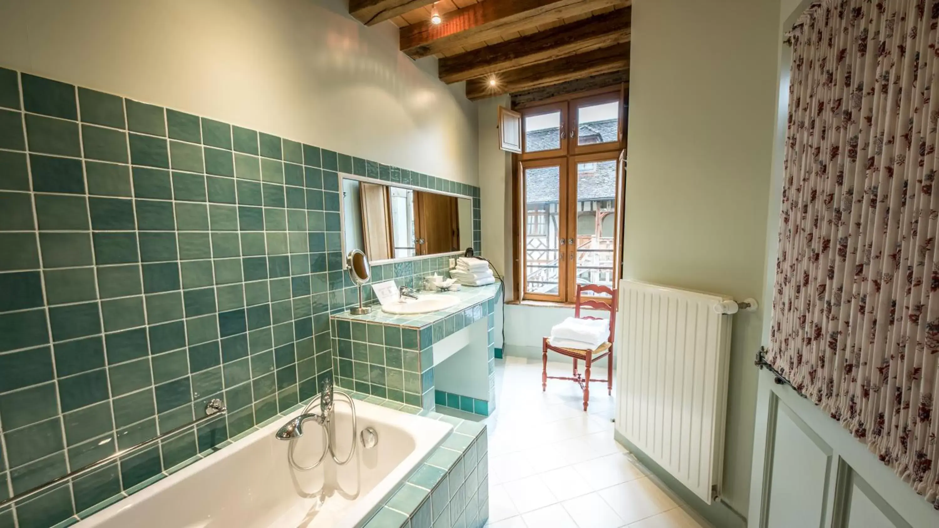 Bathroom in Hôtel la Maison de Rhodes & Spa