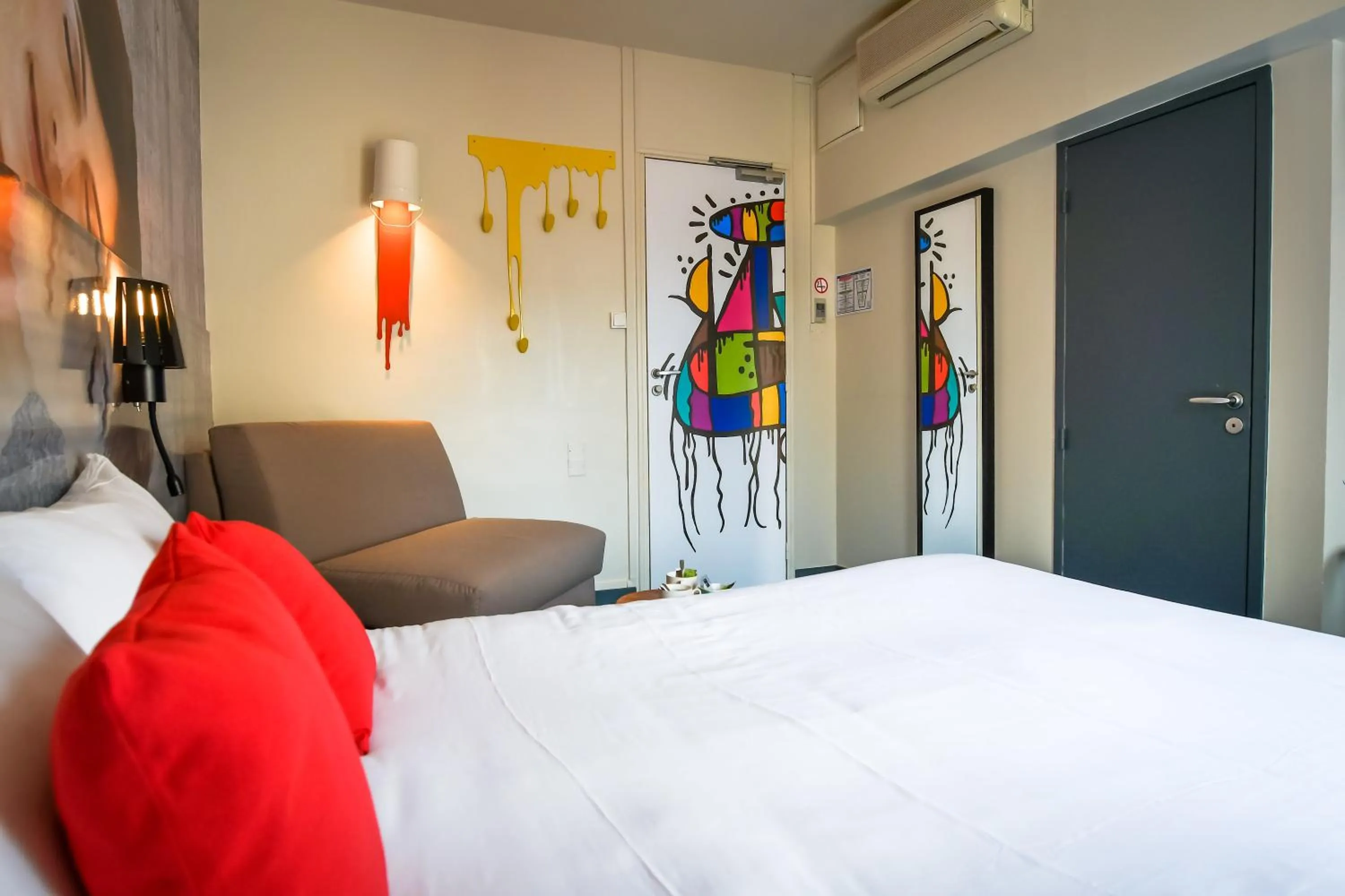 Bedroom, Bed in Hôtel Le Bord'O Vieux Port