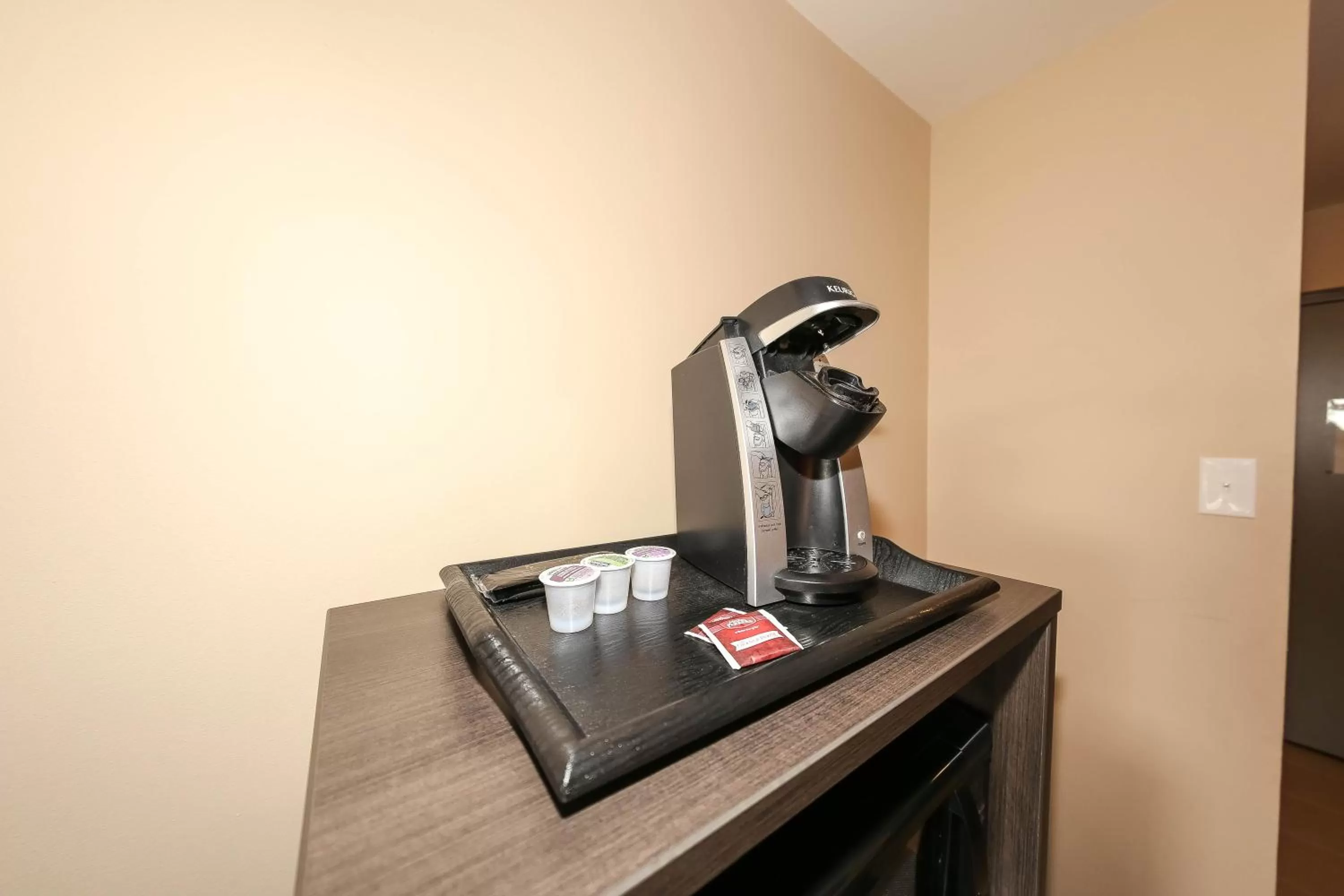 Coffee/tea facilities in Howard Johnson by Wyndham Winnipeg West