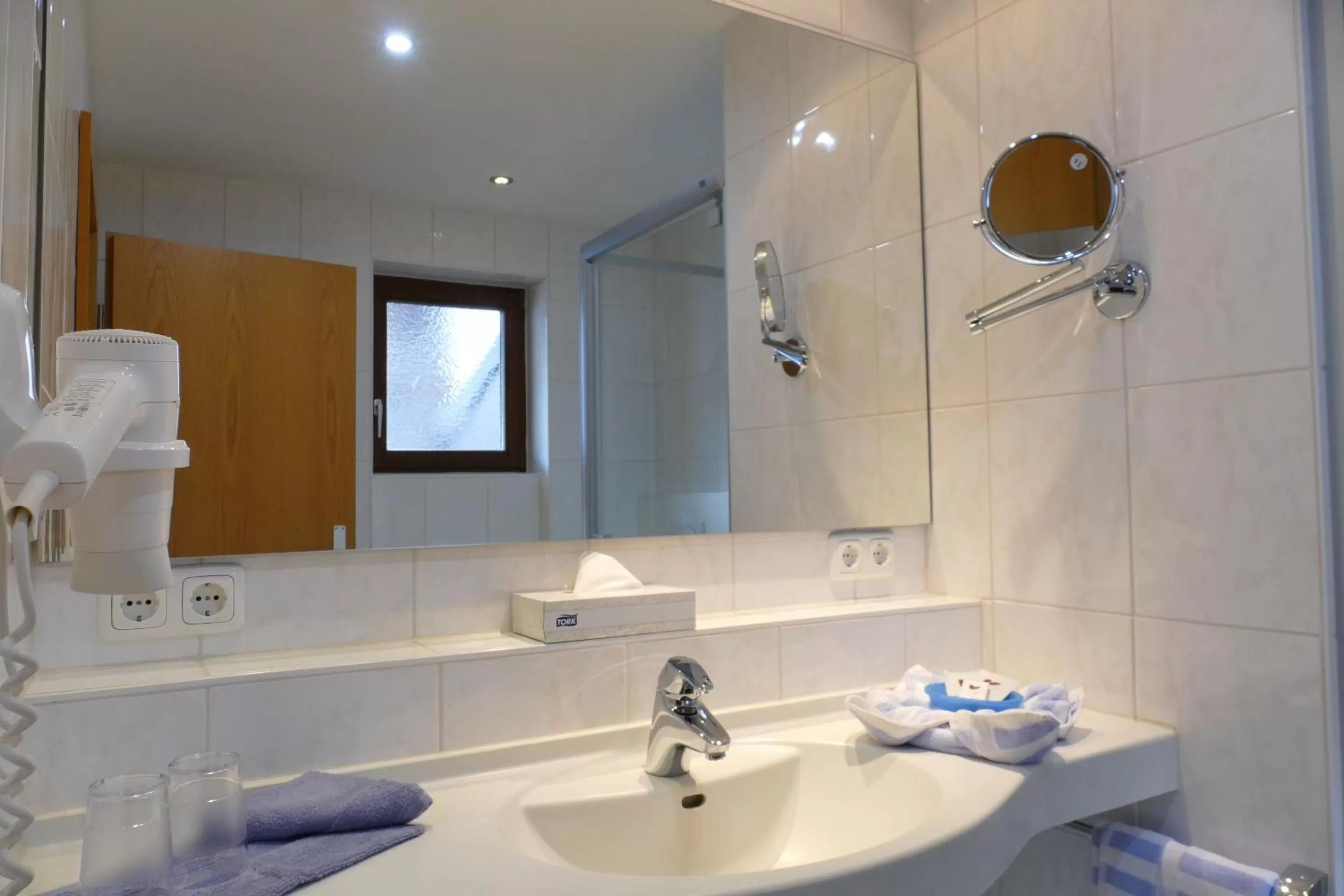 Bathroom in Altstadt-Hotel Zum Hechten