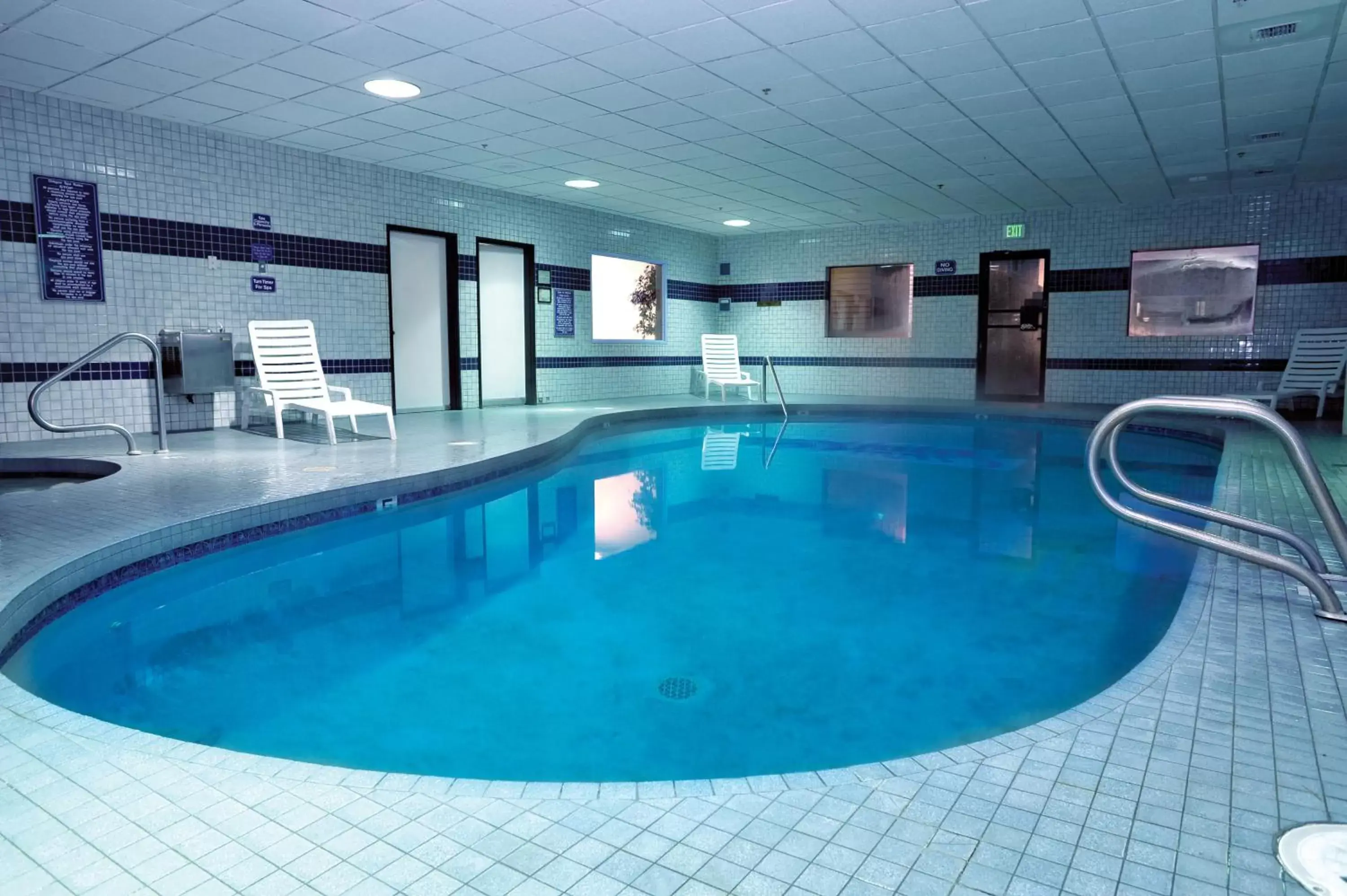 Swimming Pool in Shilo Inn Suites Tillamook