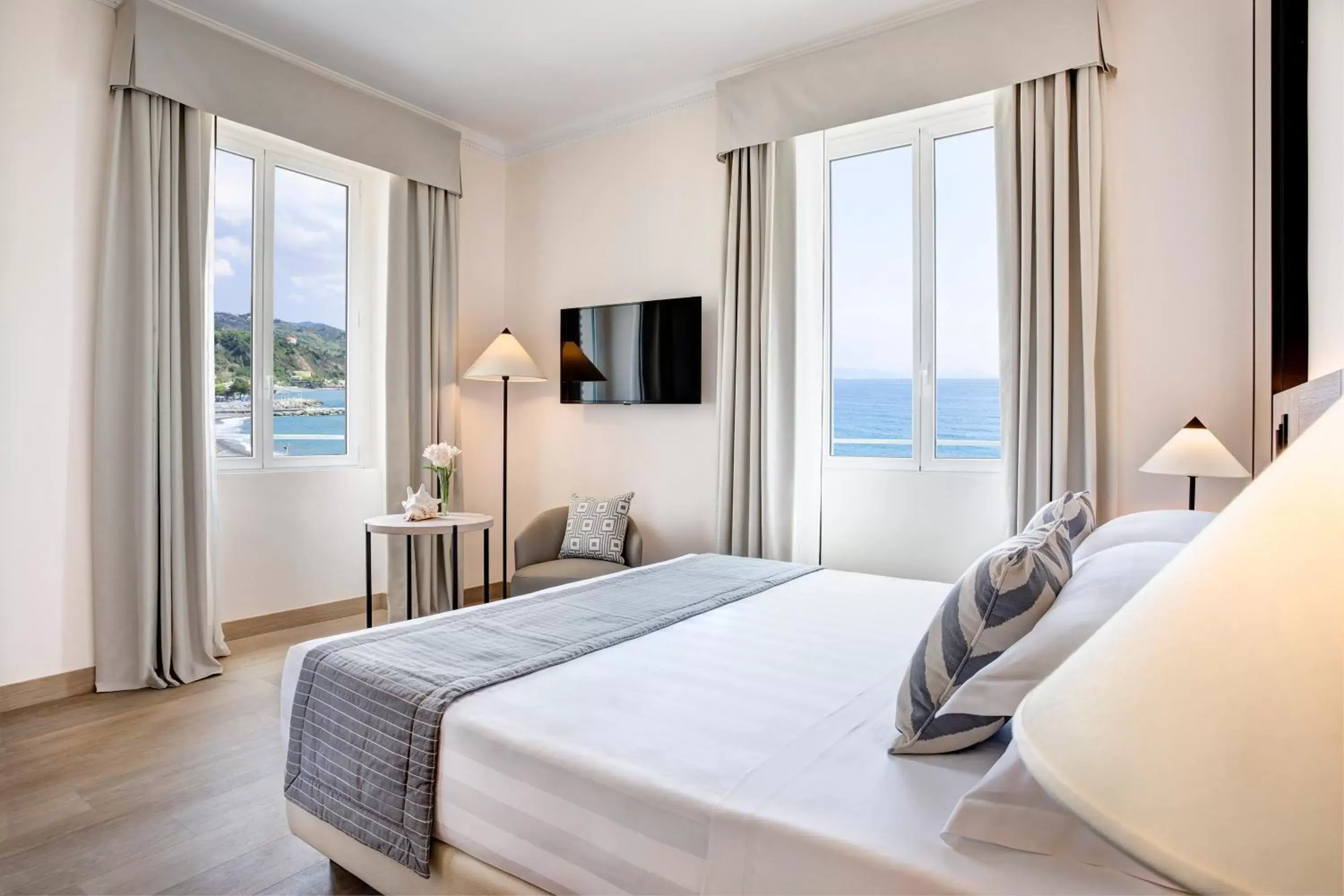 Bedroom, Bed in Grand Hotel Arenzano Bedroom, Bed in Grand Hotel Arenzano