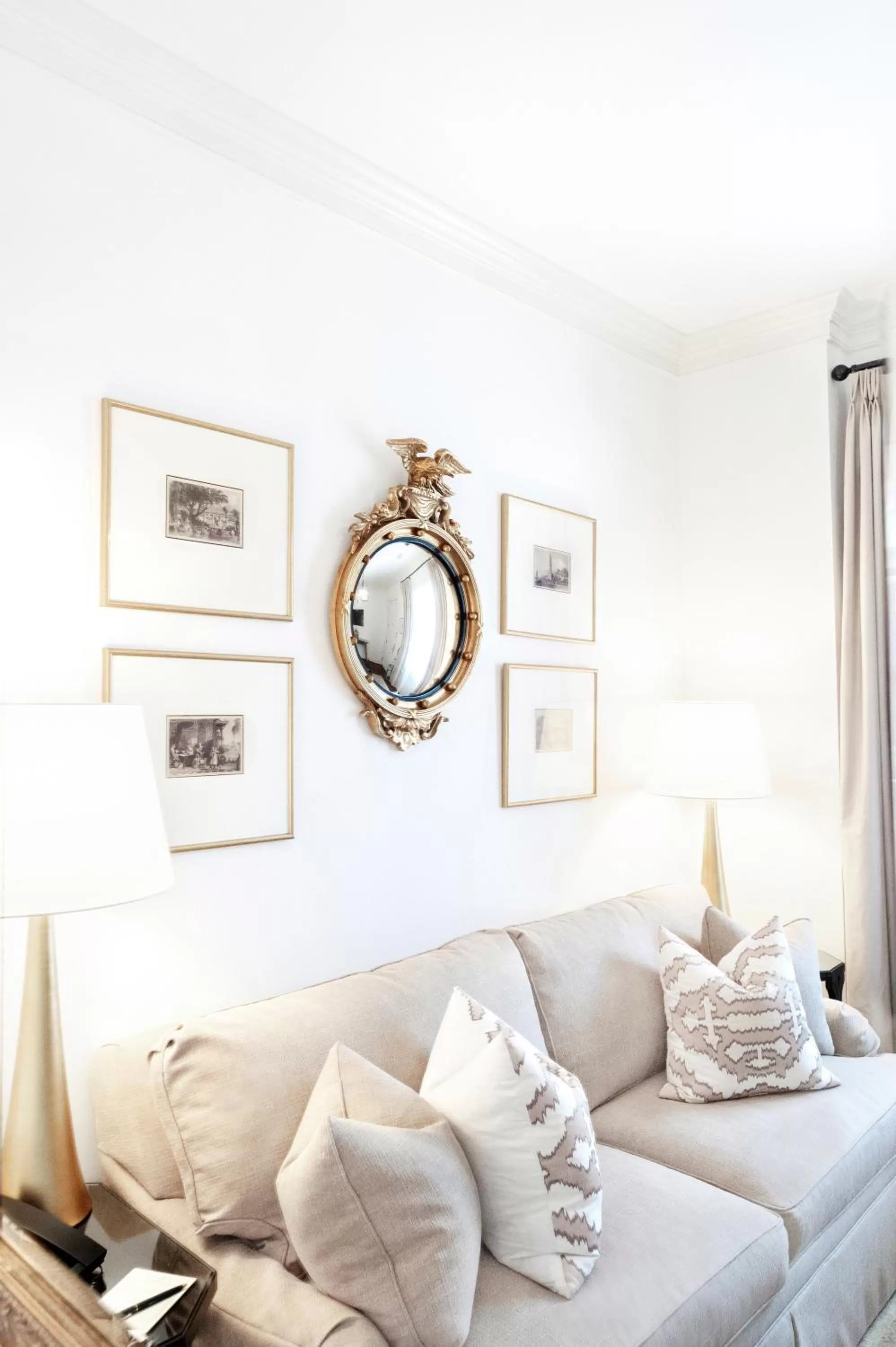 Living room in Planters Inn - Charleston