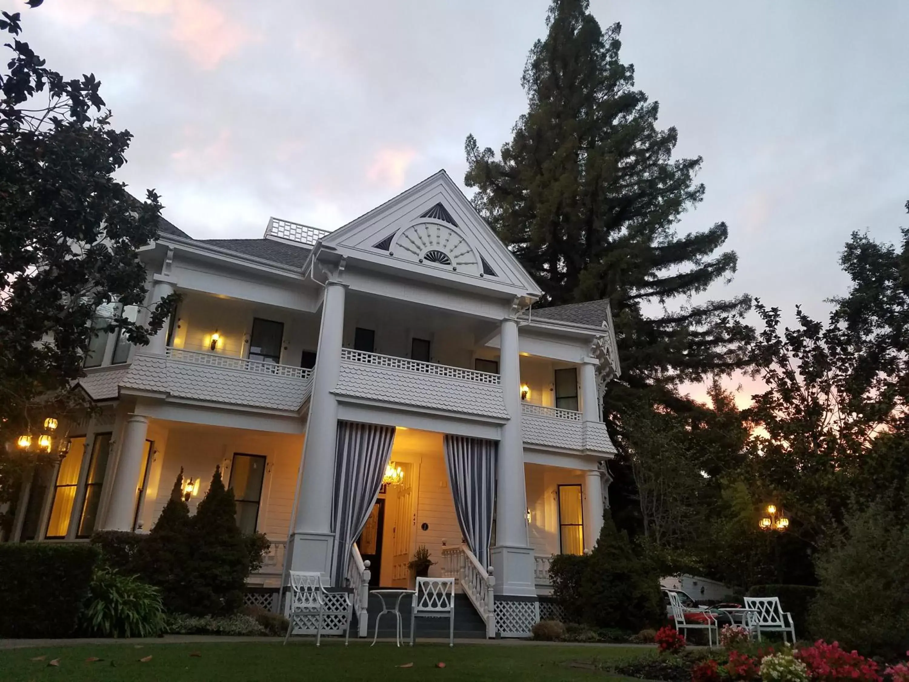 Property Building in The White House Inn & Spa