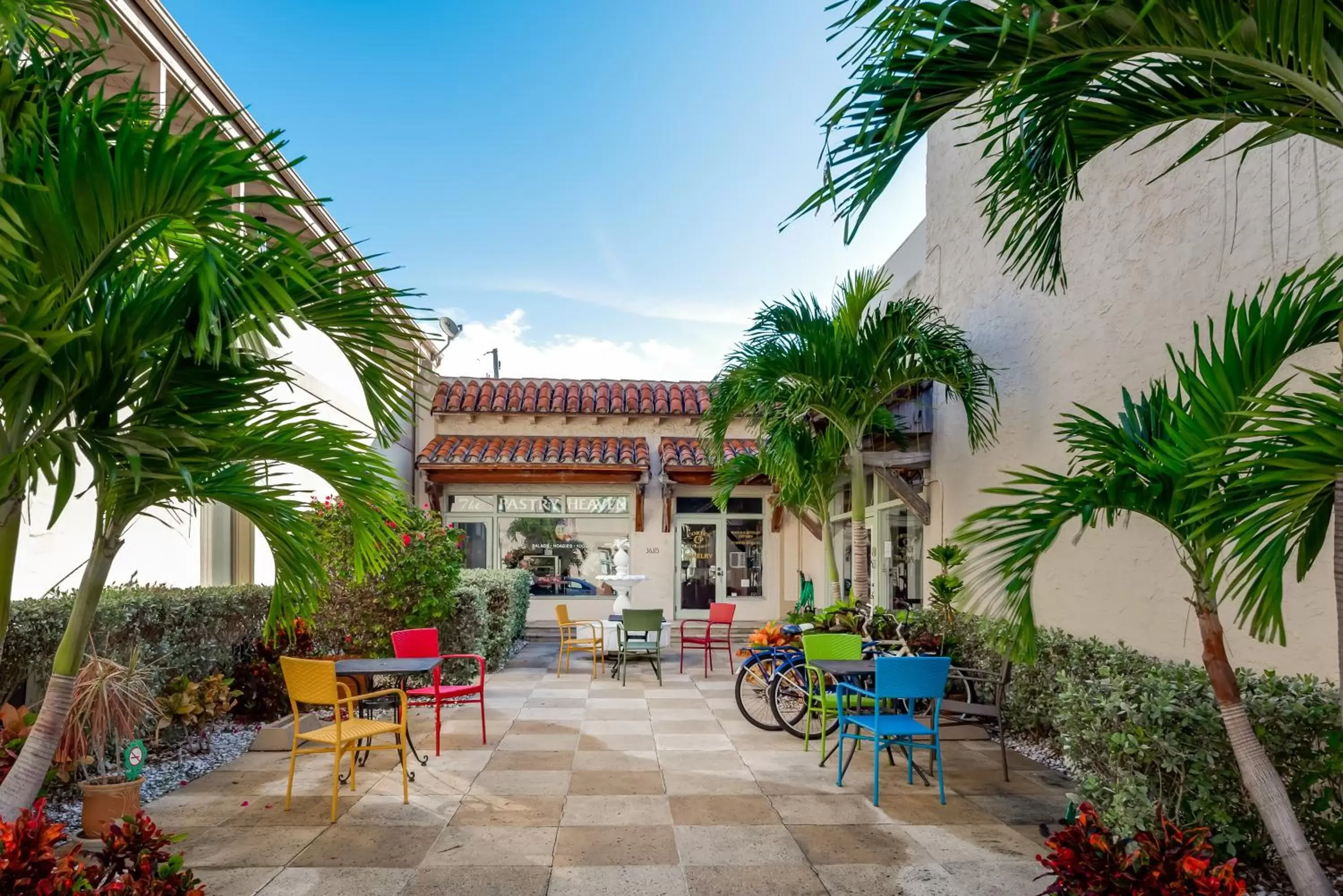 Restaurant/places to eat in Palm Beach Historic Inn