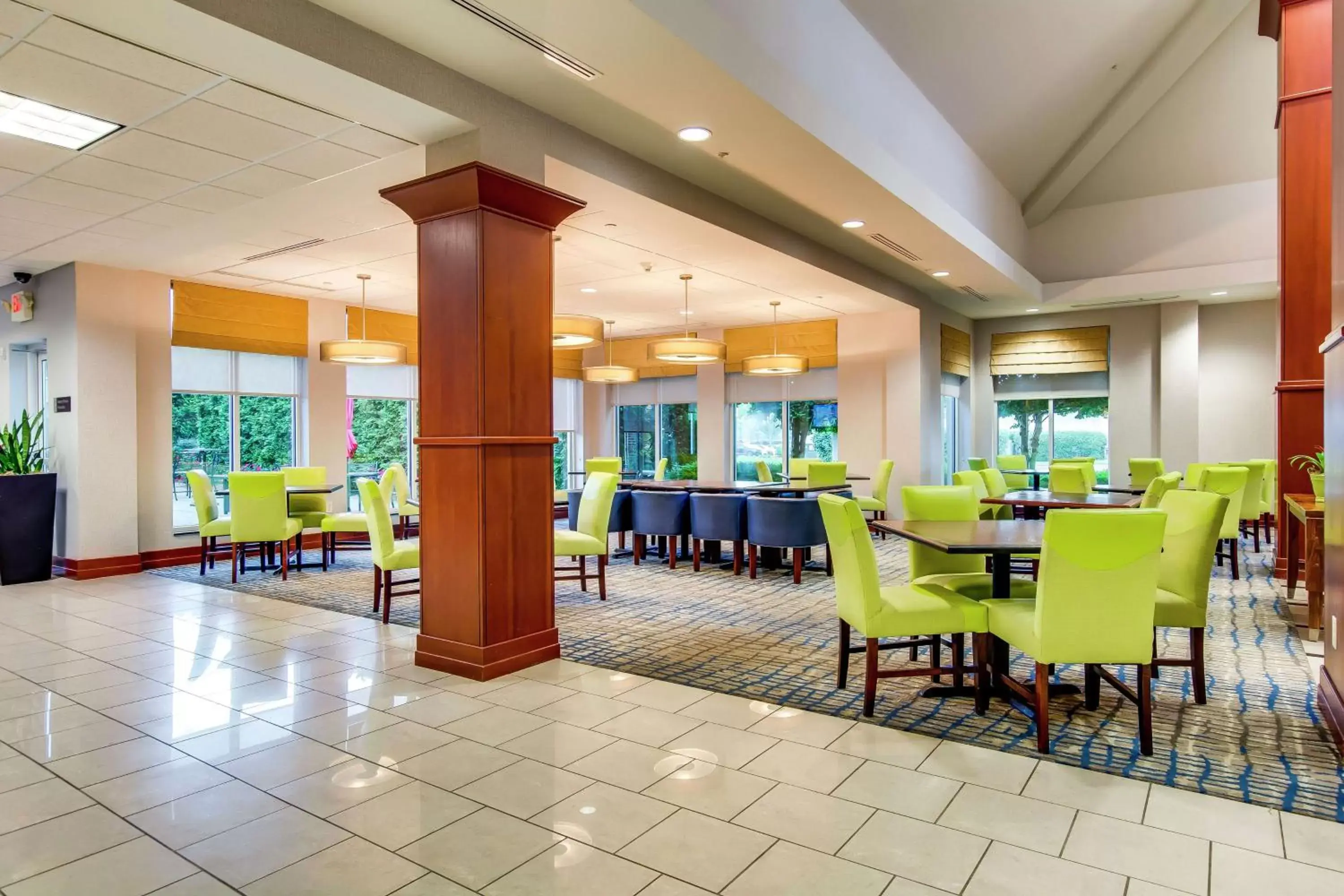 Dining area, Restaurant/Places to Eat in Hilton Garden Inn Louisville-Northeast