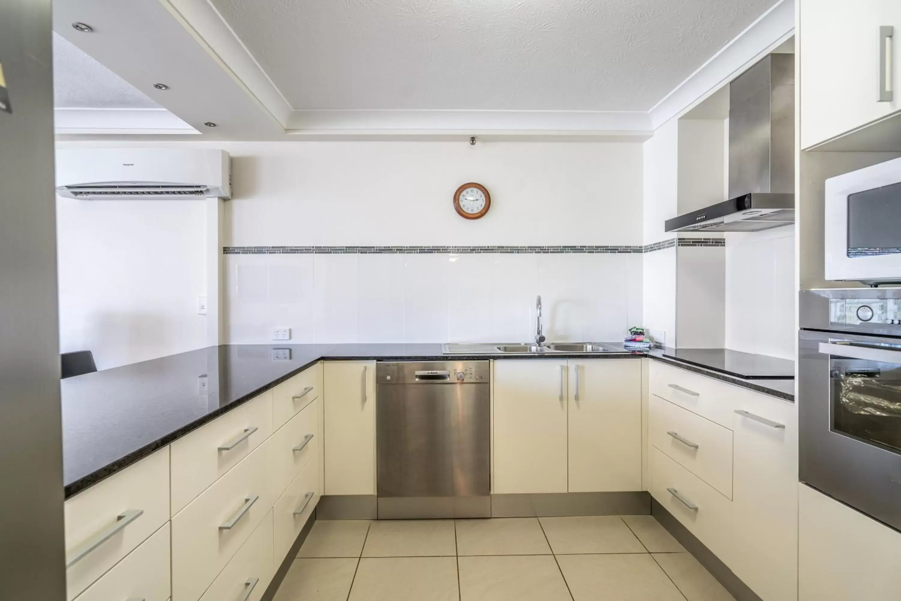 Kitchen/Kitchenette in Biarritz Apartments