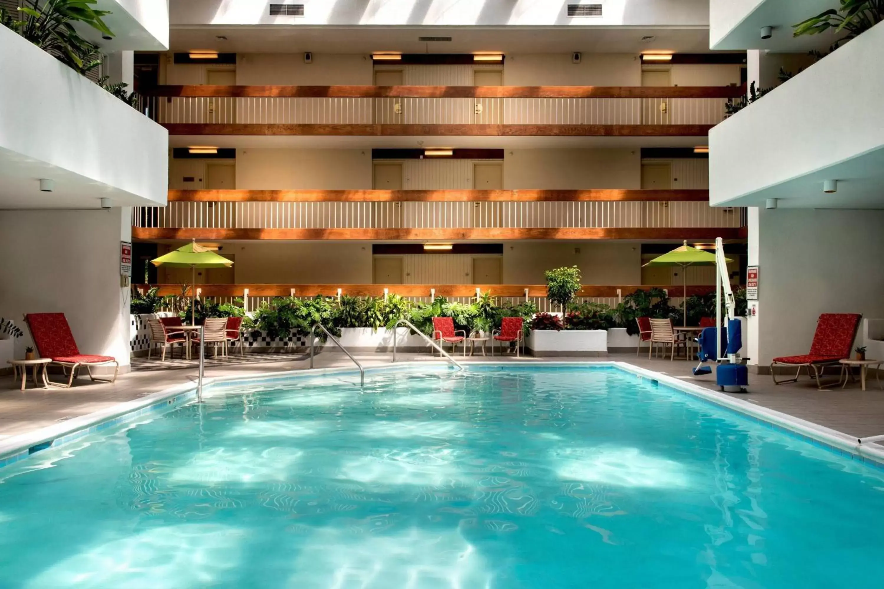 Swimming Pool in Marriott Saddle Brook