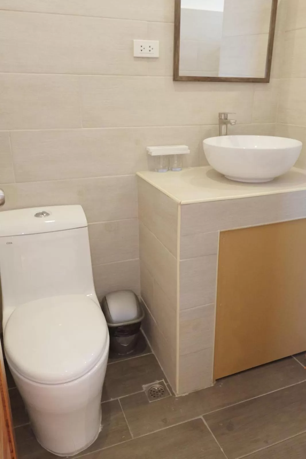 Toilet in Cliffside Resort