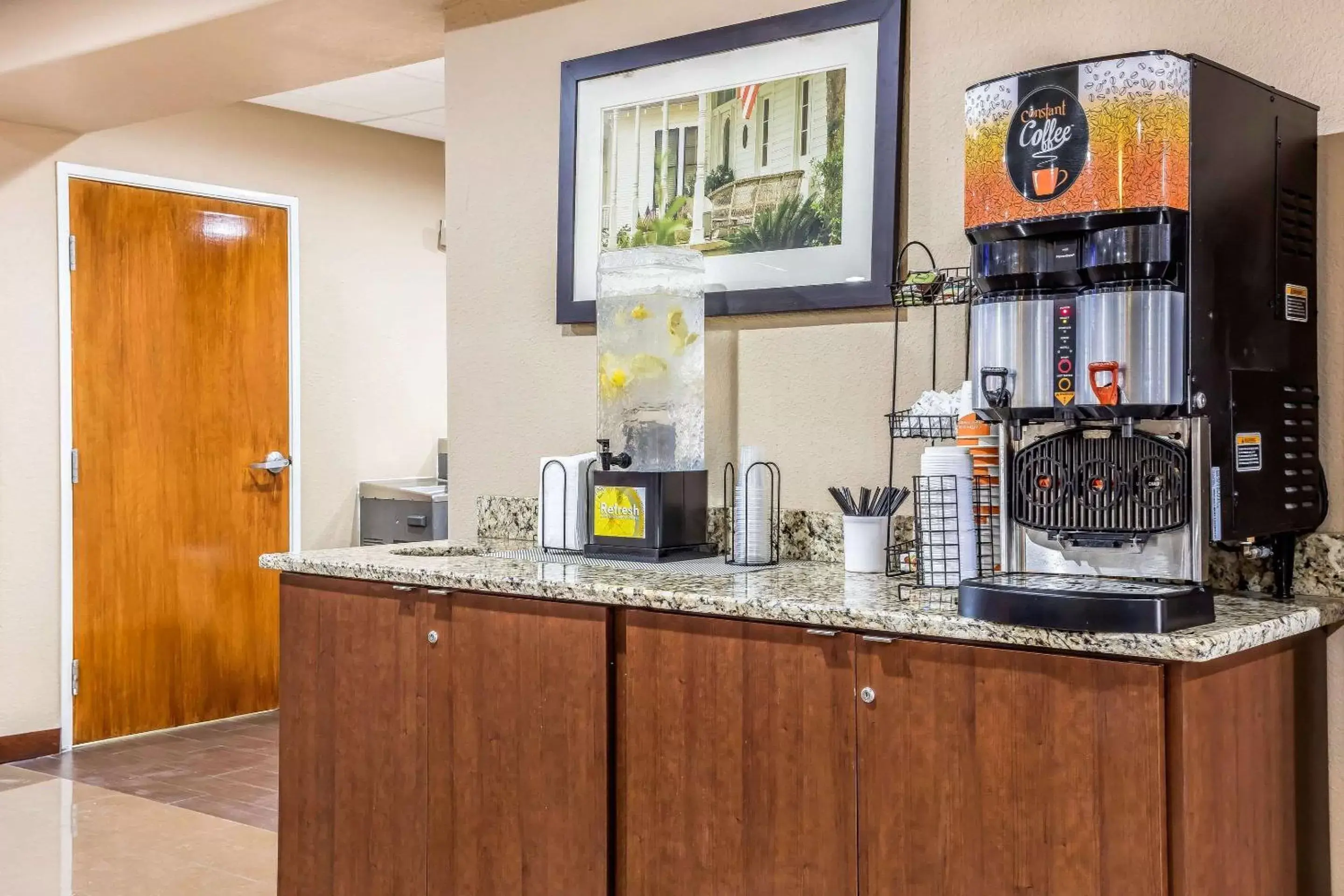 Restaurant/places to eat, Kitchen/Kitchenette in Comfort Inn & Suites Airport-American Way Memphis
