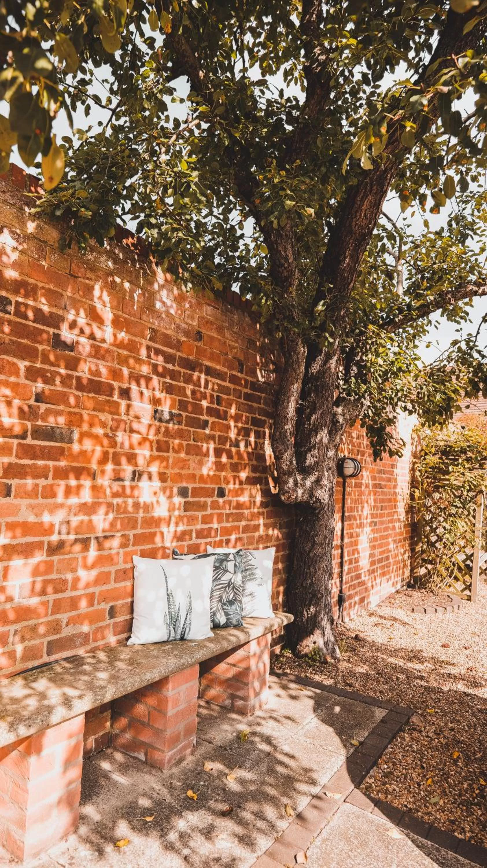 Garden in Stratford Limes Hotel