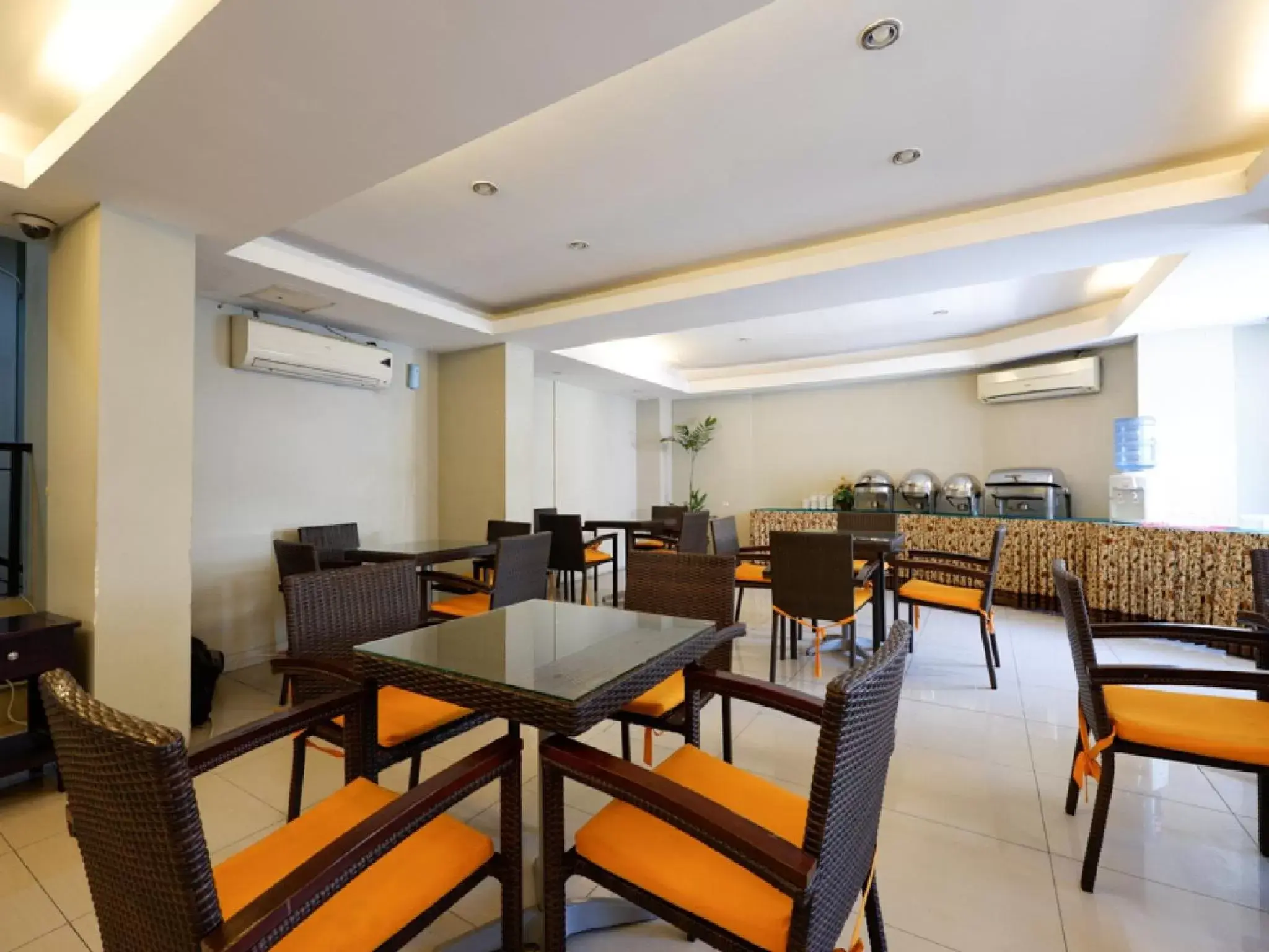 Restaurant/places to eat in RedDoorz Plus @ Singosari Raya Restaurant/places to eat in RedDoorz Plus @ Singosari Raya