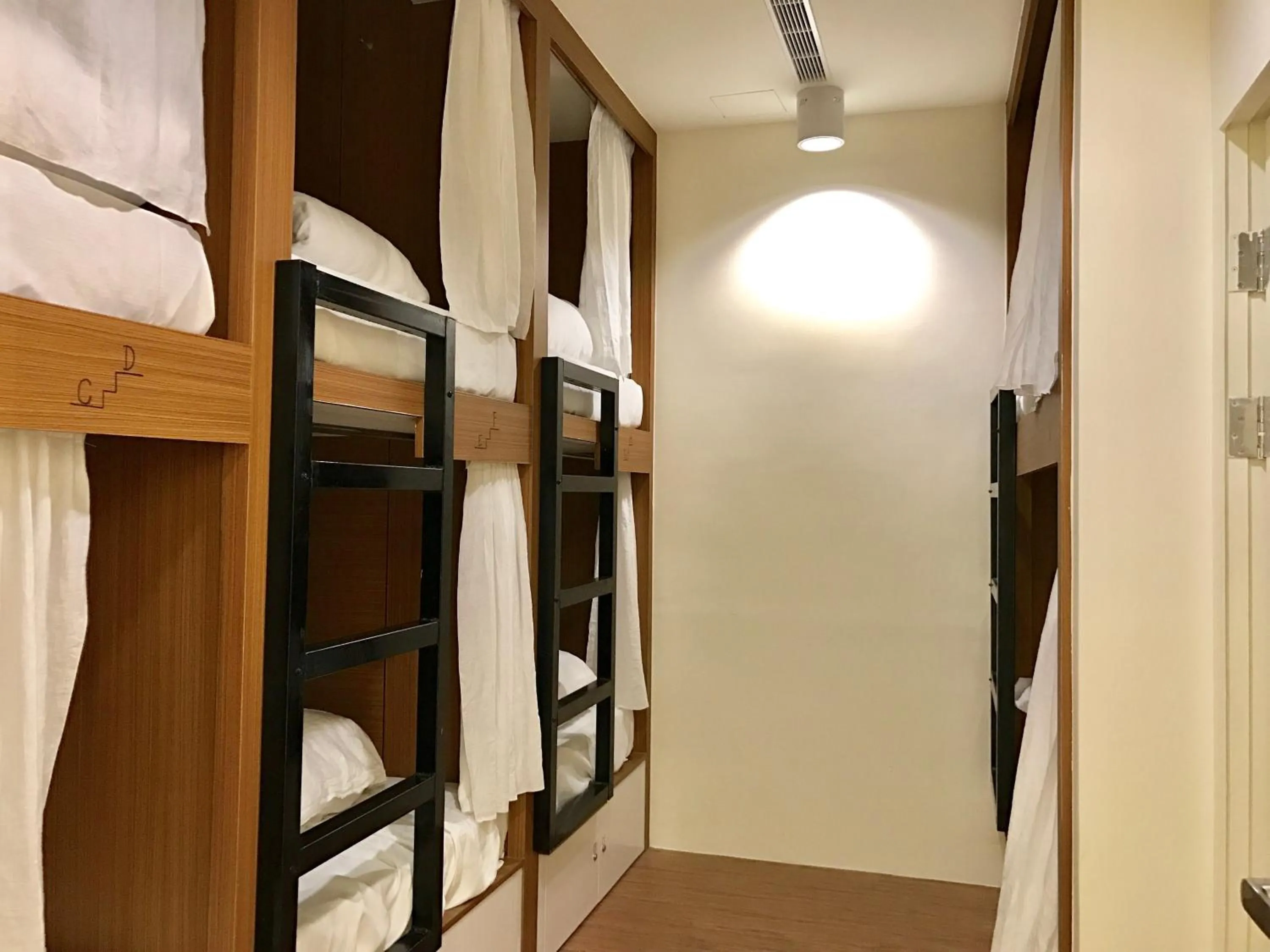 Photo of the whole room, Bed in Master Chitow Hostel