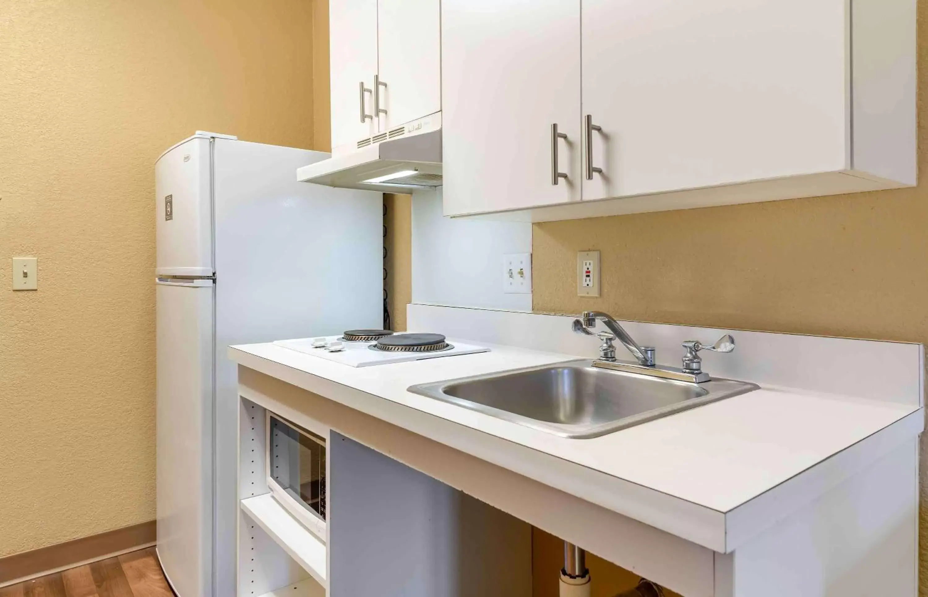 Bedroom, Kitchen/Kitchenette in Extended Stay America Suites - Oakland - Emeryville