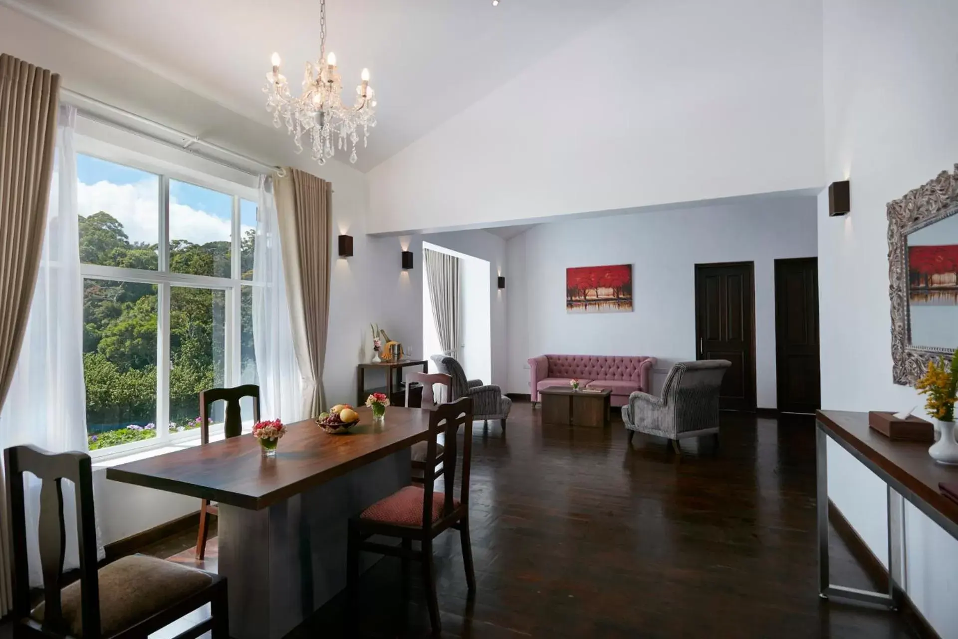 TV and multimedia, Dining Area in Galway Heights Hotel