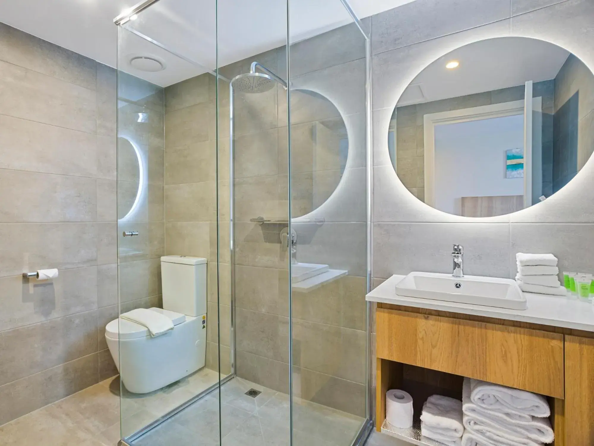 Bathroom in Parkside Motel Geelong