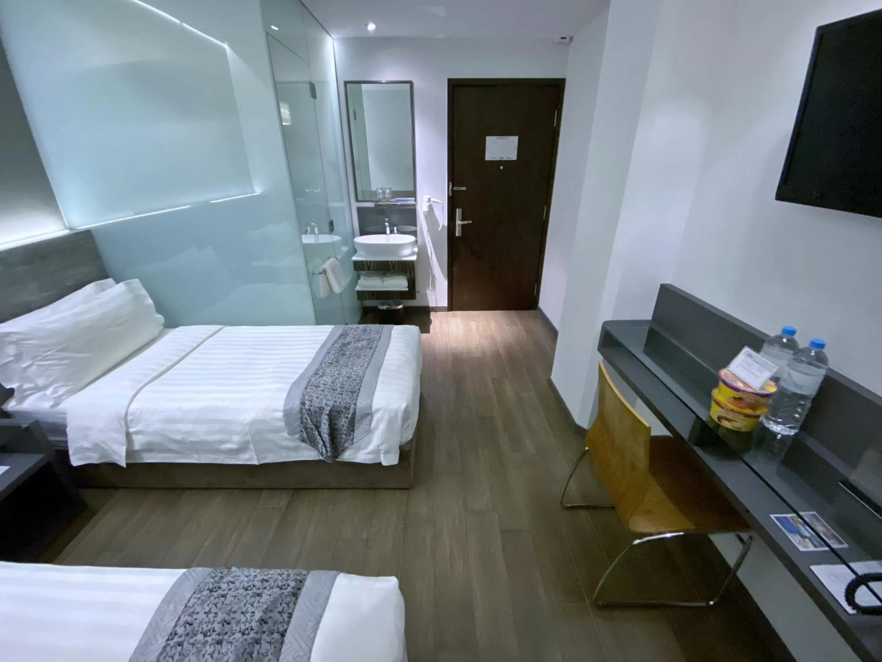 Photo of the whole room, Bed in Bliss Hotel Singapore