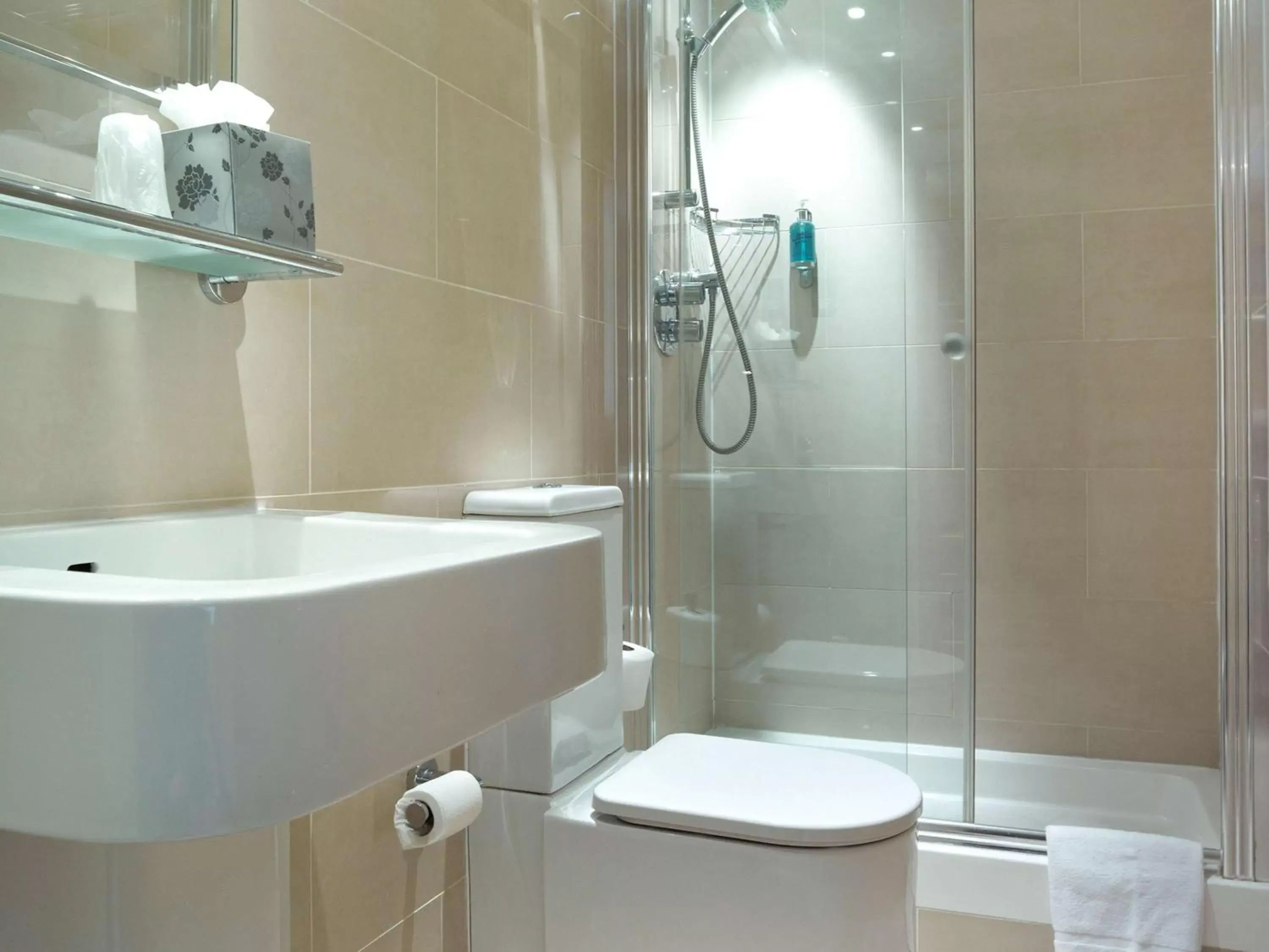 Photo of the whole room, Bathroom in ibis Styles London Gloucester Road