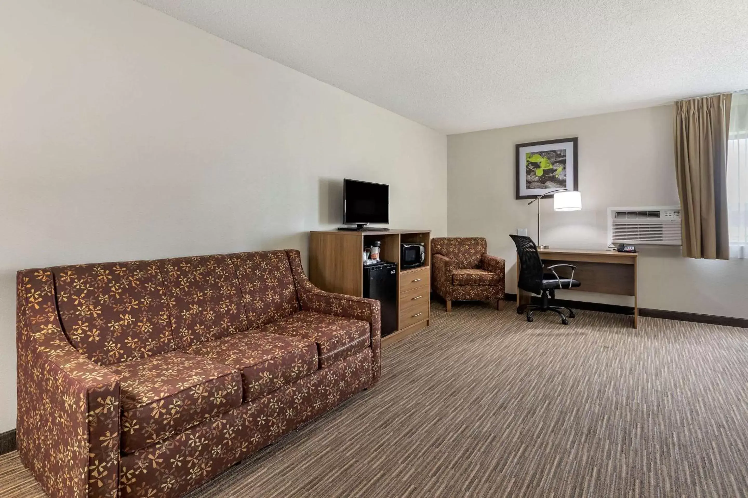 Photo of the whole room, Seating Area in Quality Inn-Creston