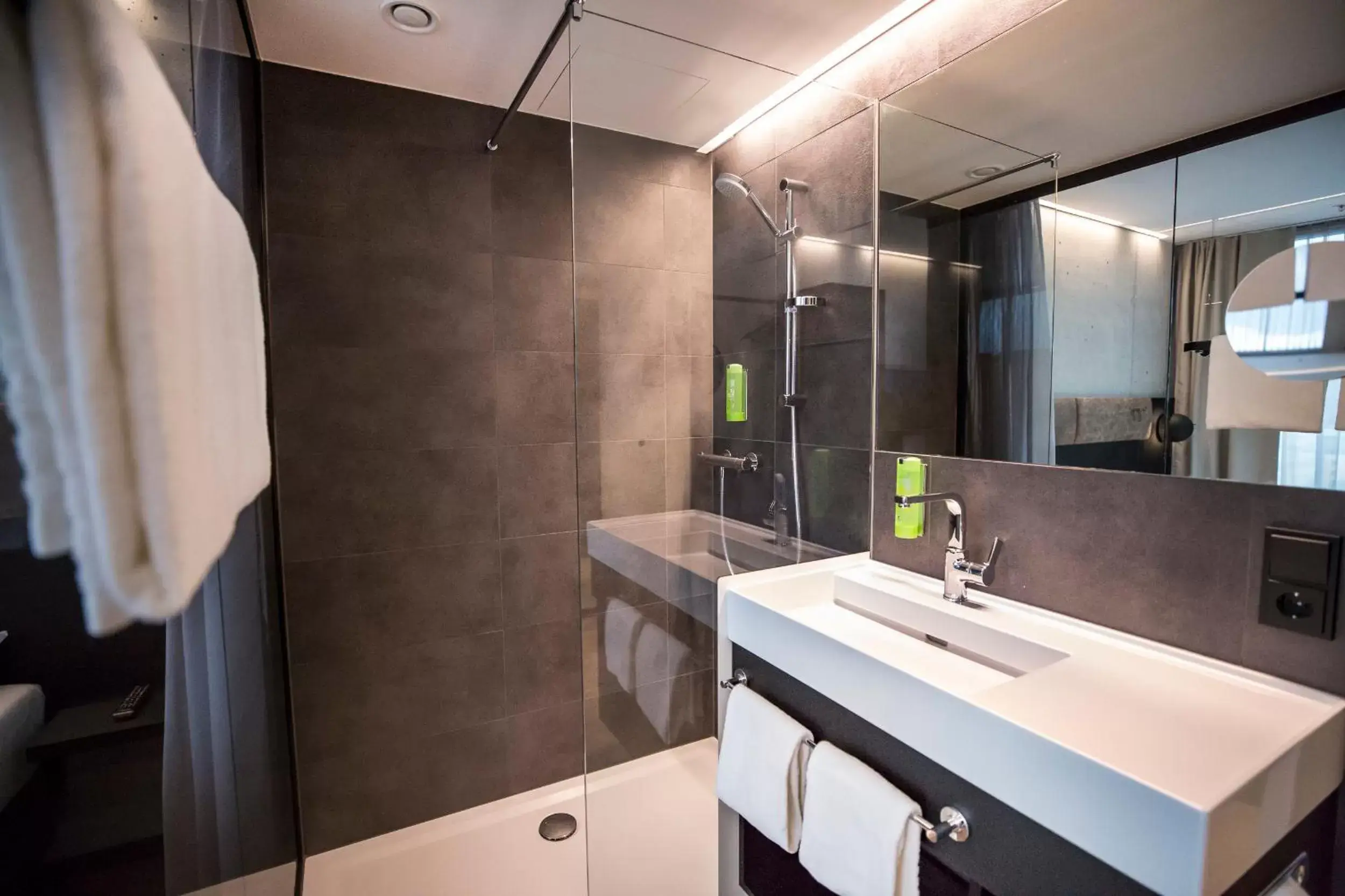 Shower, Bathroom in arte Hotel Salzburg
