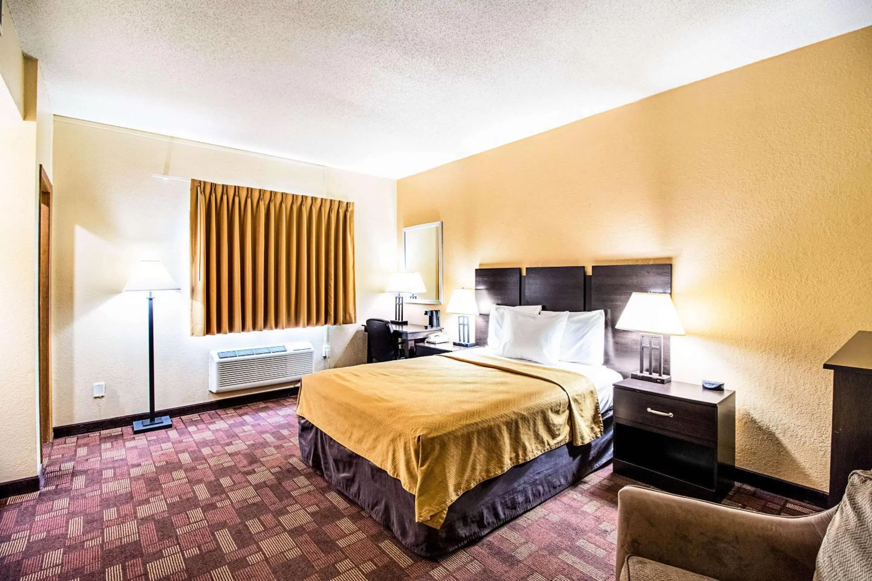 Photo of the whole room, Bed in Econo Lodge Watertown