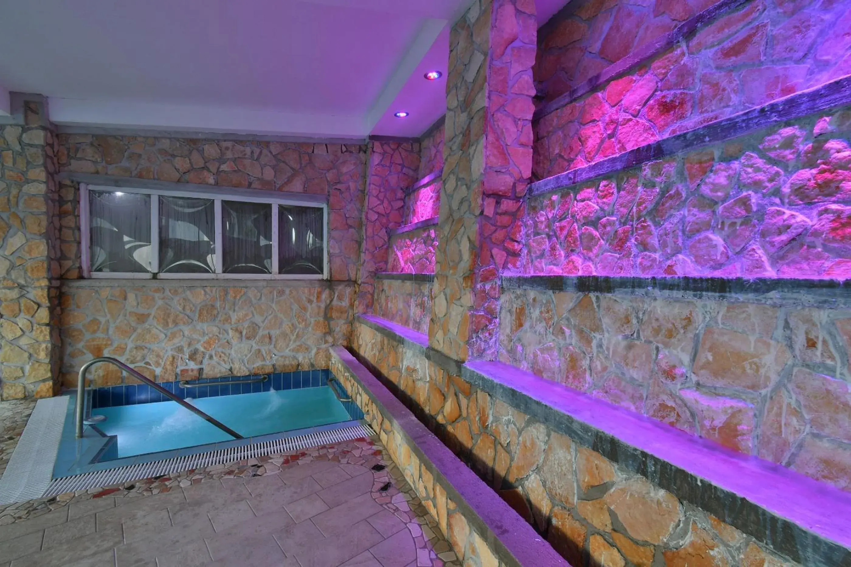 Sauna, Swimming Pool in Hotel Terme Saint Raphael