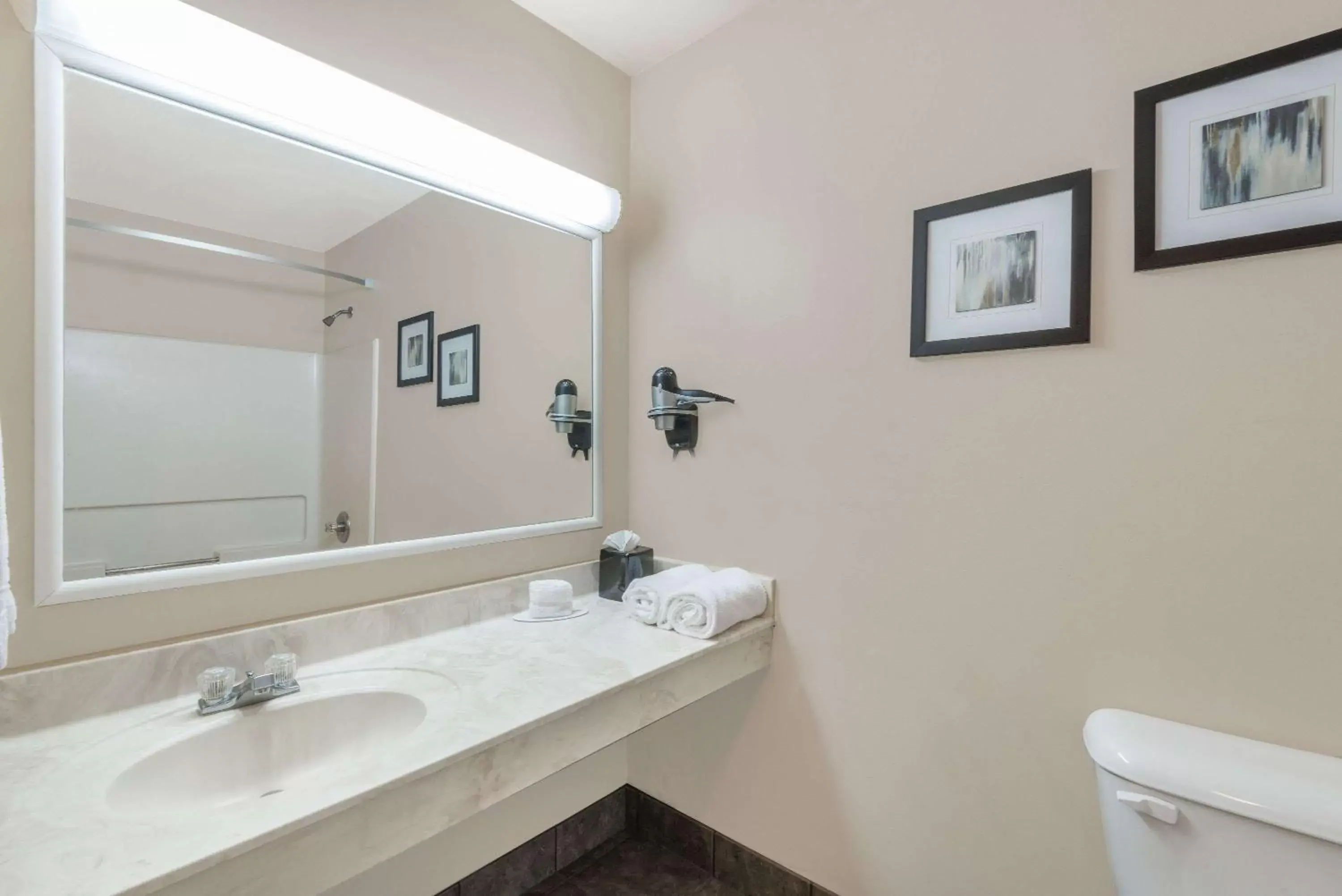 Bathroom in Days Inn & Suites by Wyndham Sellersburg