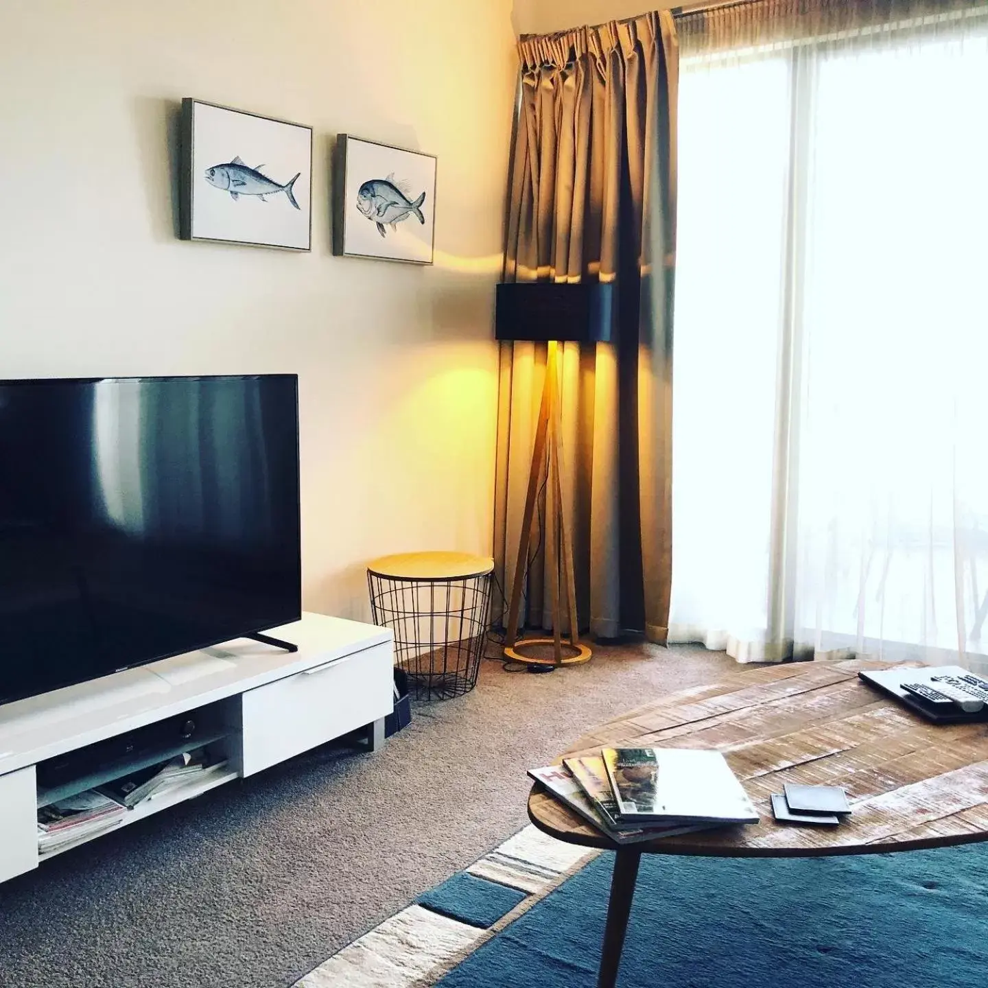 Bathroom, TV/Entertainment Center in Boathouse Resort (Water Front)