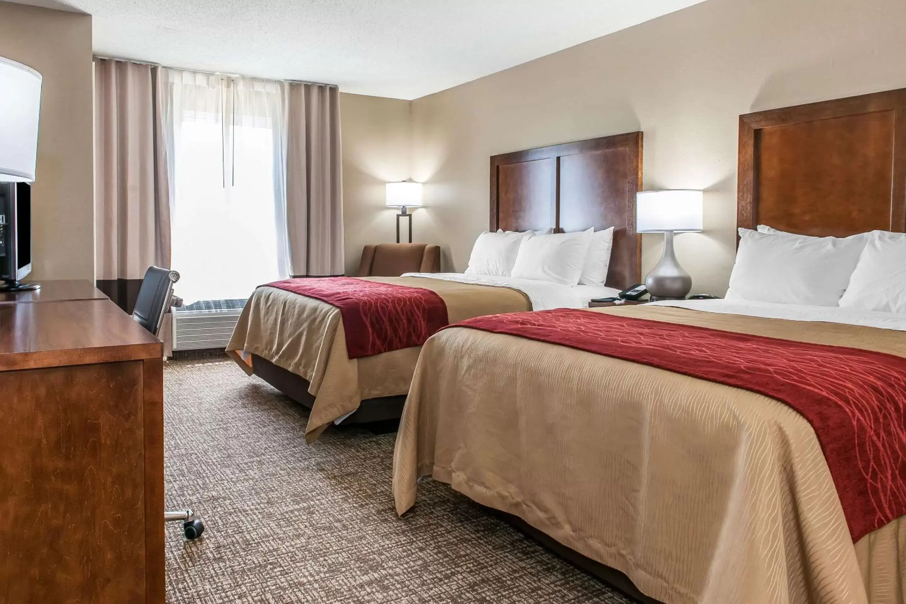 Photo of the whole room, Bed in Comfort Inn & Suites Mount Sterling