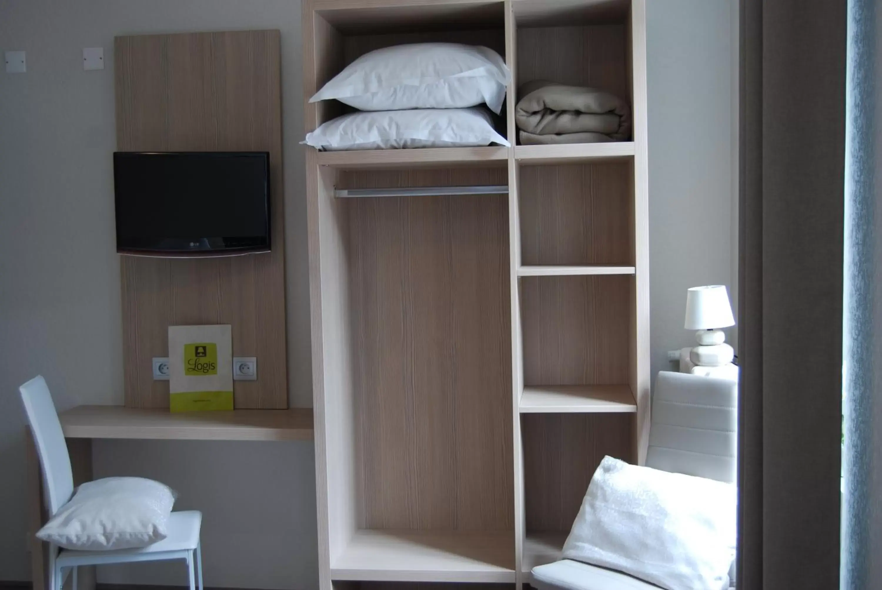 Photo of the whole room, Bed in Logis Hôtel du Midi - Rodez Centre-Ville