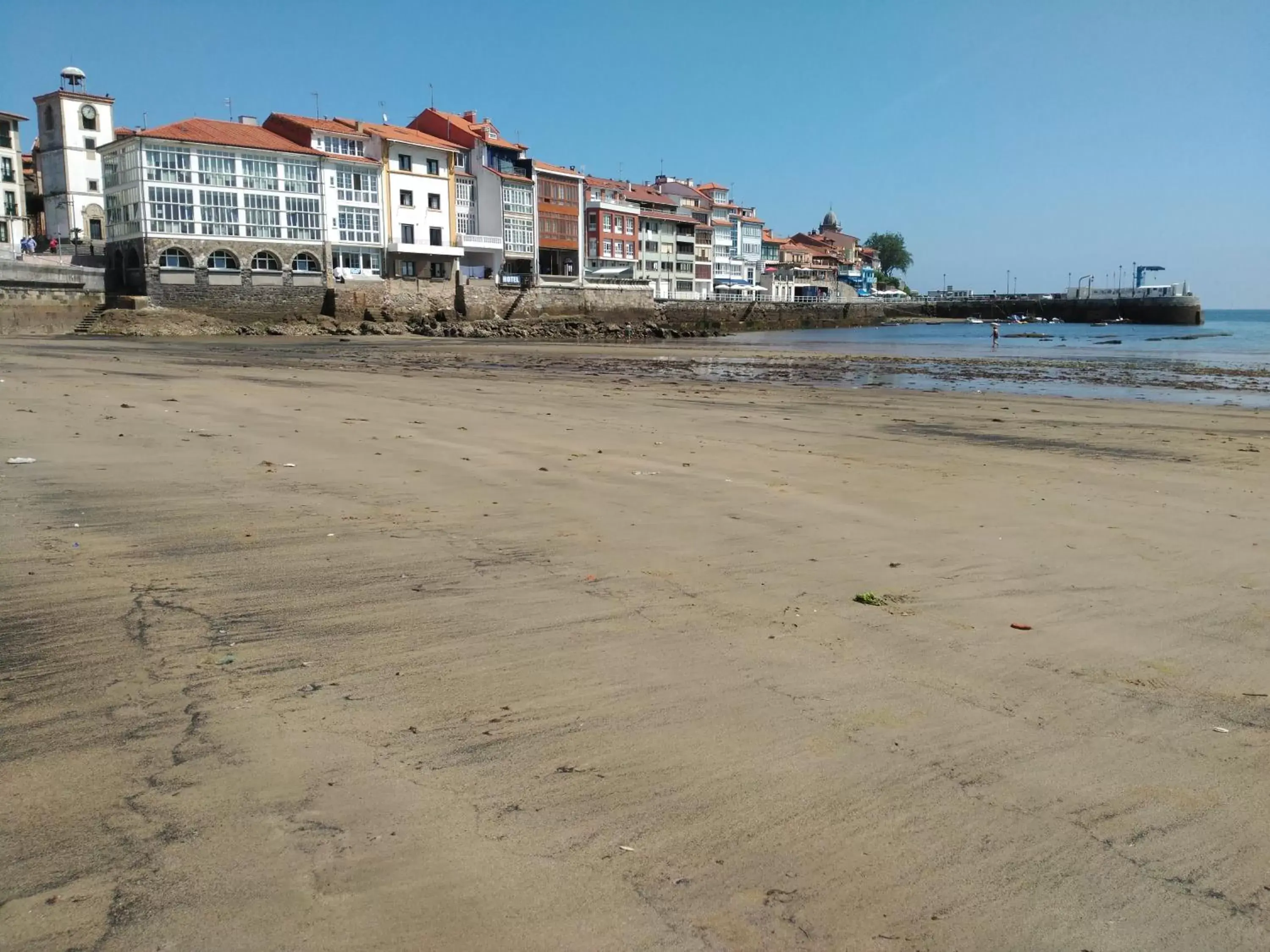 Beach in Apartamentos El Reloj