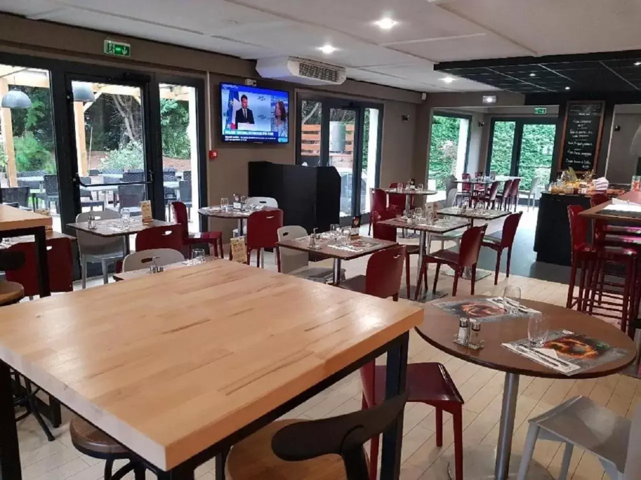 Lounge or bar, Restaurant/Places to Eat in Campanile Béthune - Fouquières-Les-Béthune