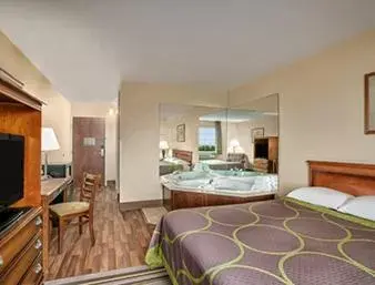 Deluxe King Suite in Super 8 by Wyndham Grayville