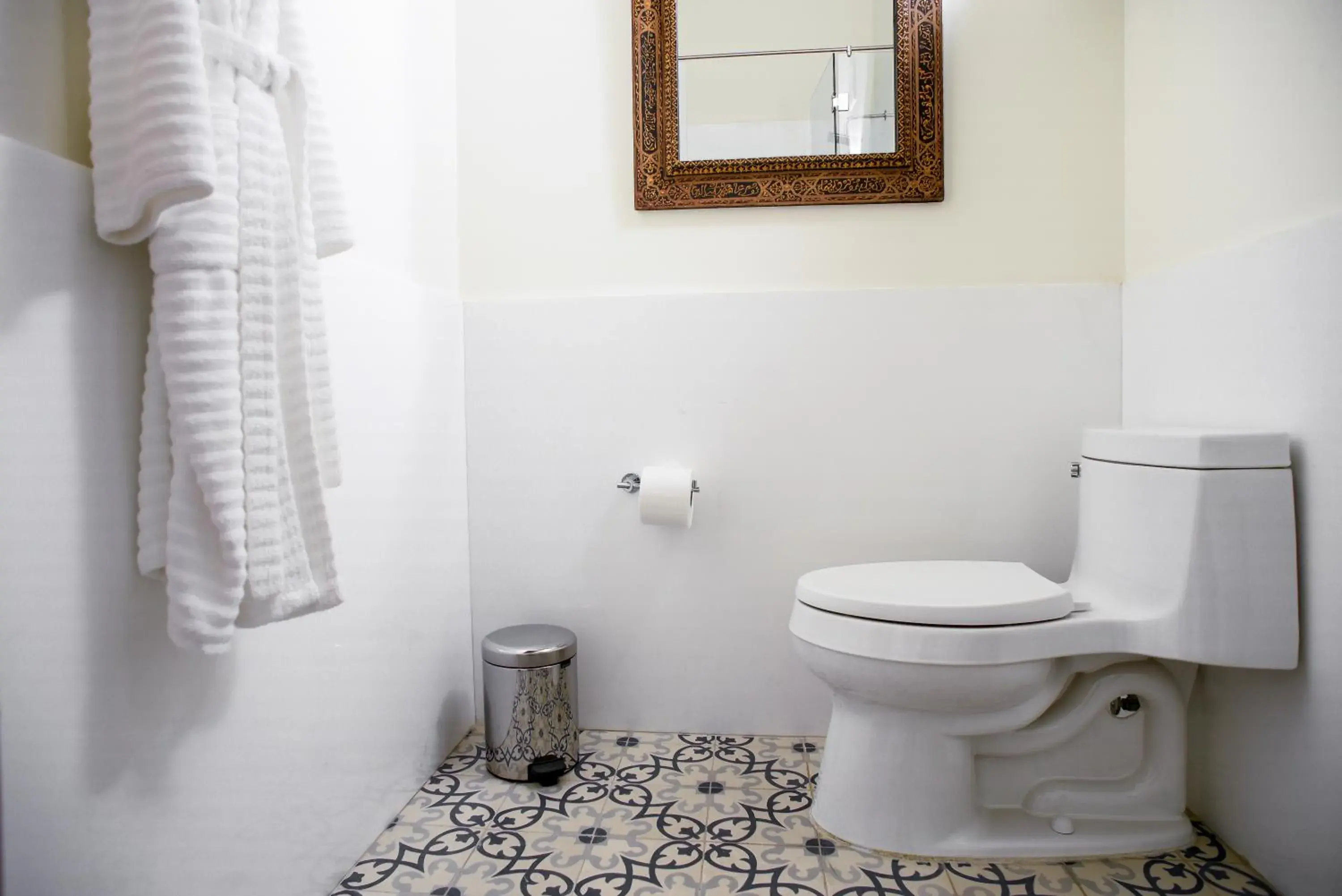 Bathroom in HOTEL CASA BLANCA 7