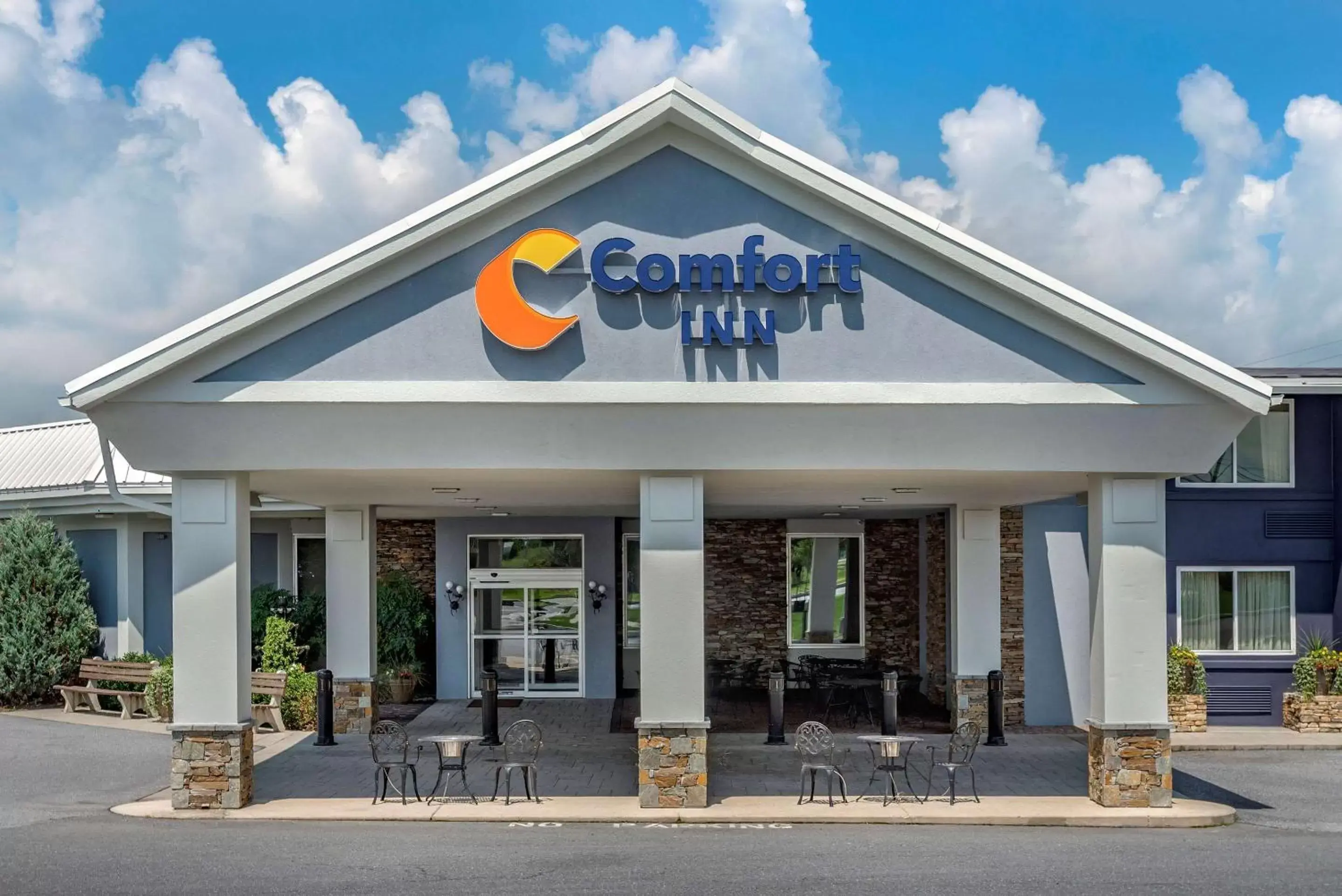 Property Building in Comfort Inn Lancaster County North