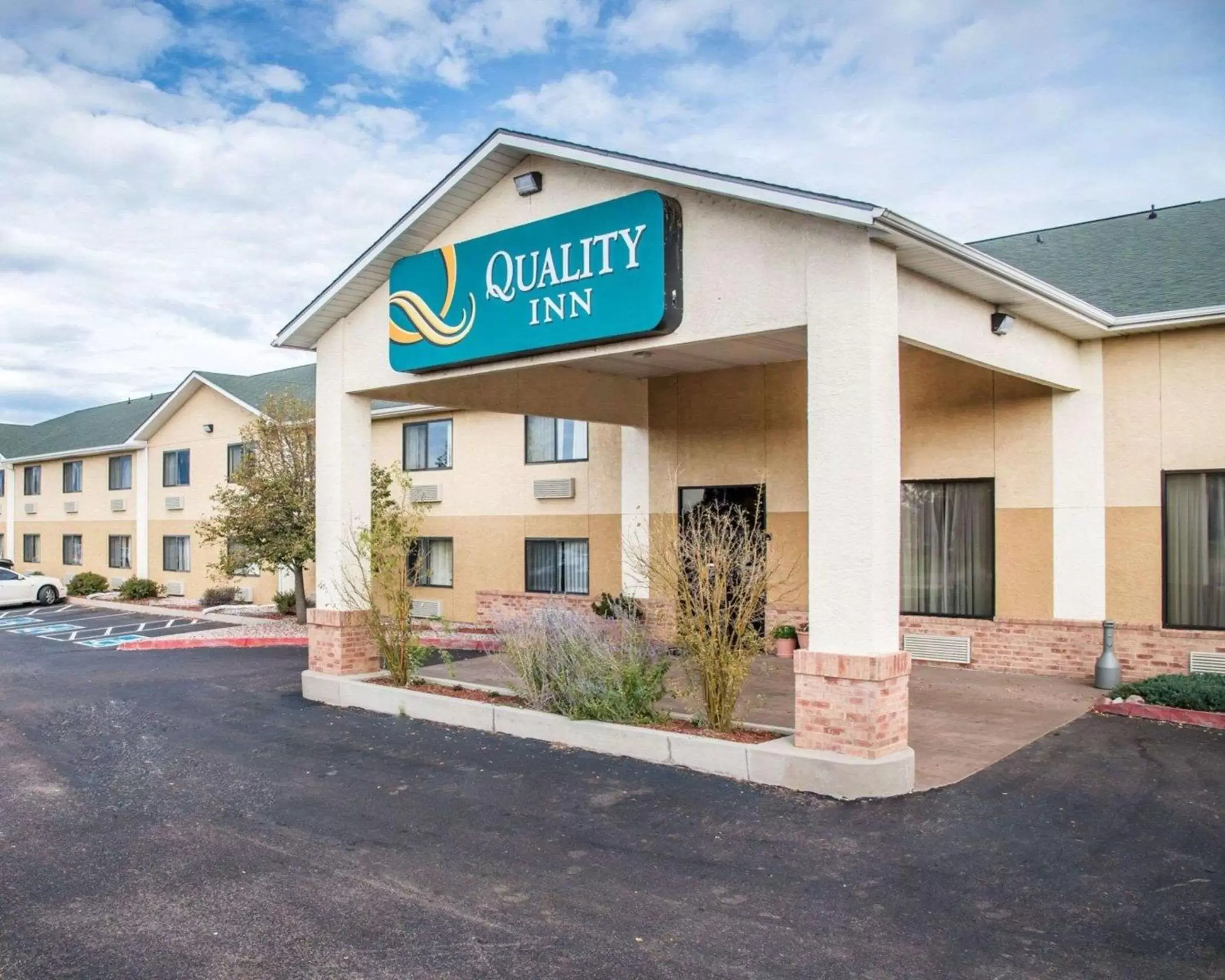 Property building in Quality Inn Colorado Springs Airport Property building in Quality Inn Colorado Springs Airport